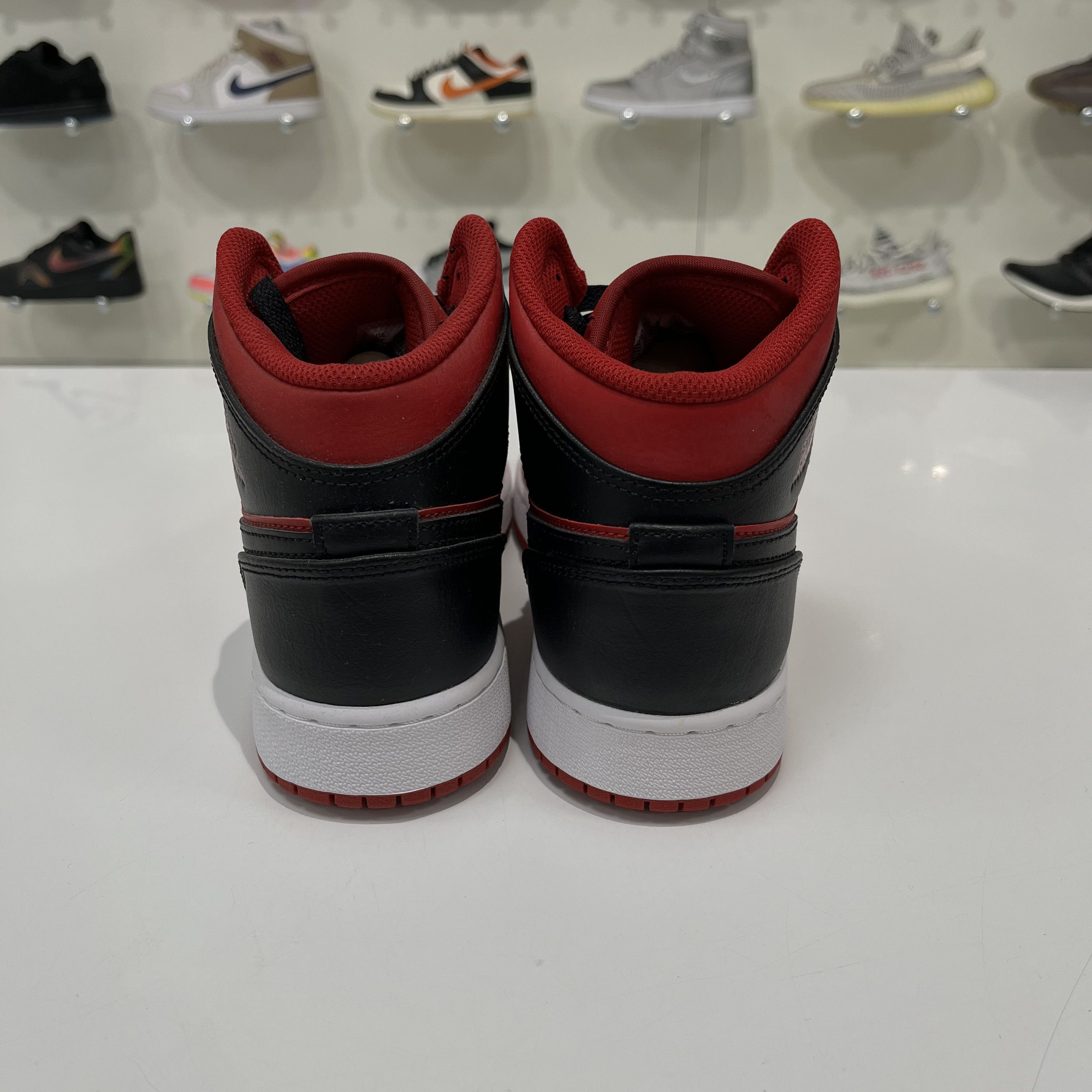 Nike Air Jordan 1 Mid Reverse Bred 2021 (GS) Size US 6 / EU 39 - 3 Thumbnail