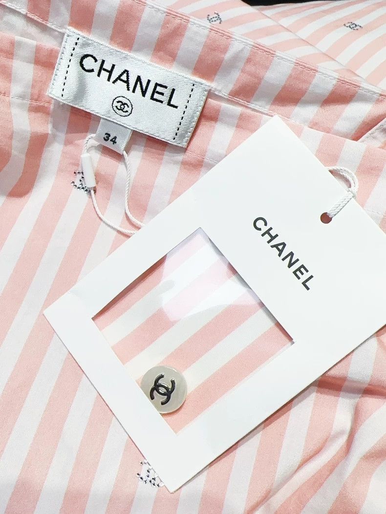 Chanel Chanel White striped full-print double c full-print logo s Size 42" / US 20 - 3 Thumbnail