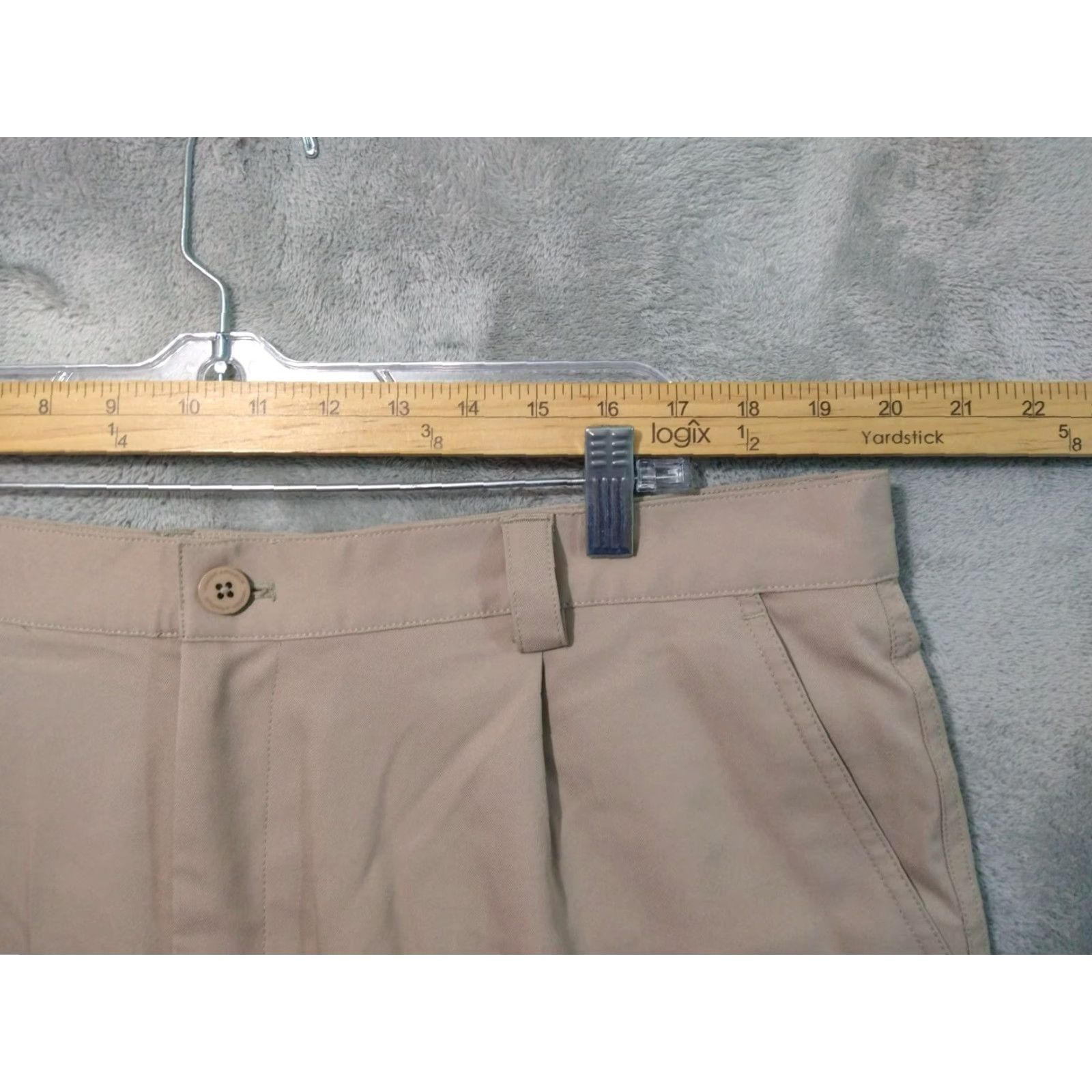 Under Armour Under Armour Shorts Mens 40 Beige Drive Performance Chino Pleated Golf Casual Shor t Size US 40 / EU 56 - 3 Thumbnail
