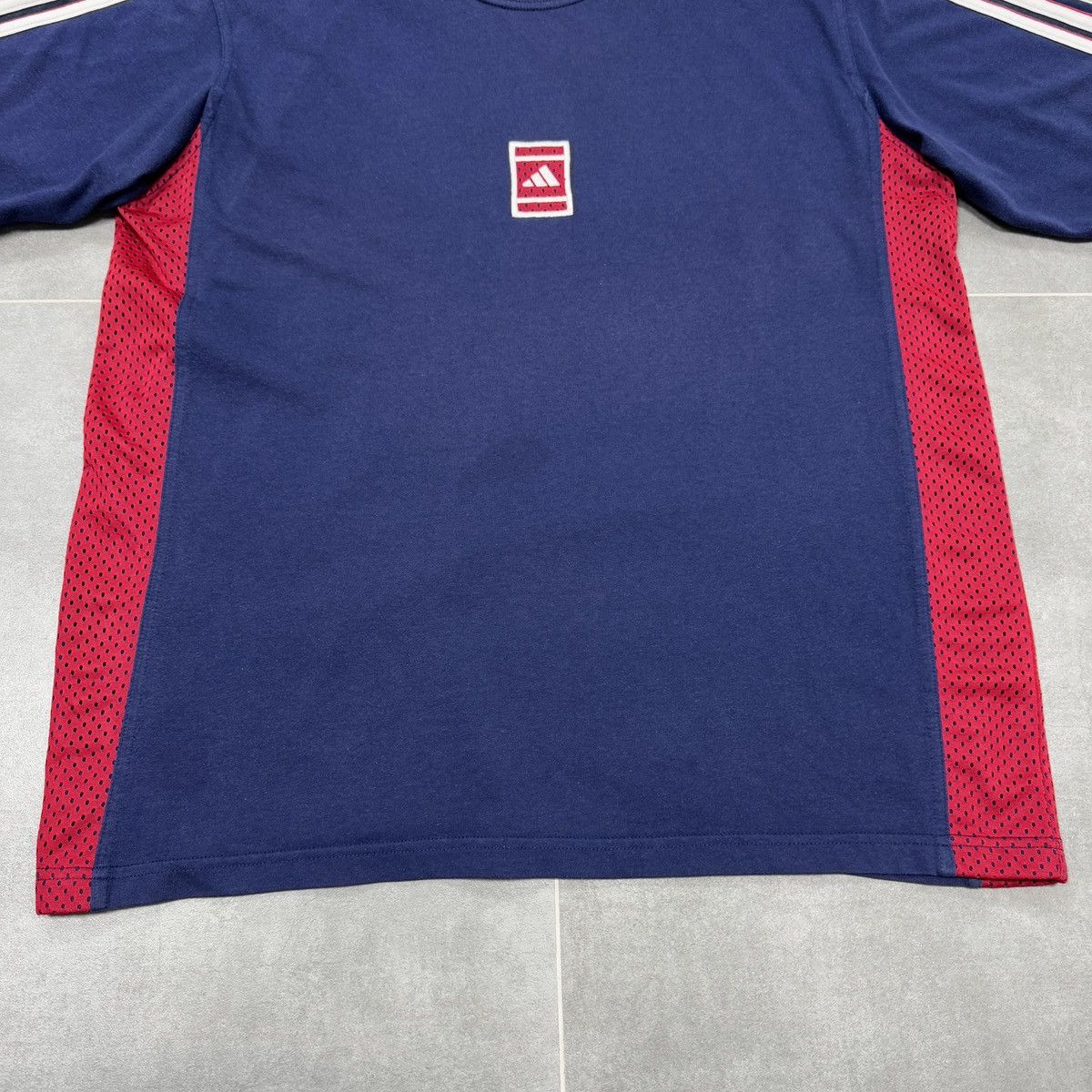 Adidas × Vintage Vintage Adidas Embroidered Box Logo T-Shirt Size L Size US L / EU 52-54 / 3 - 4 Thumbnail