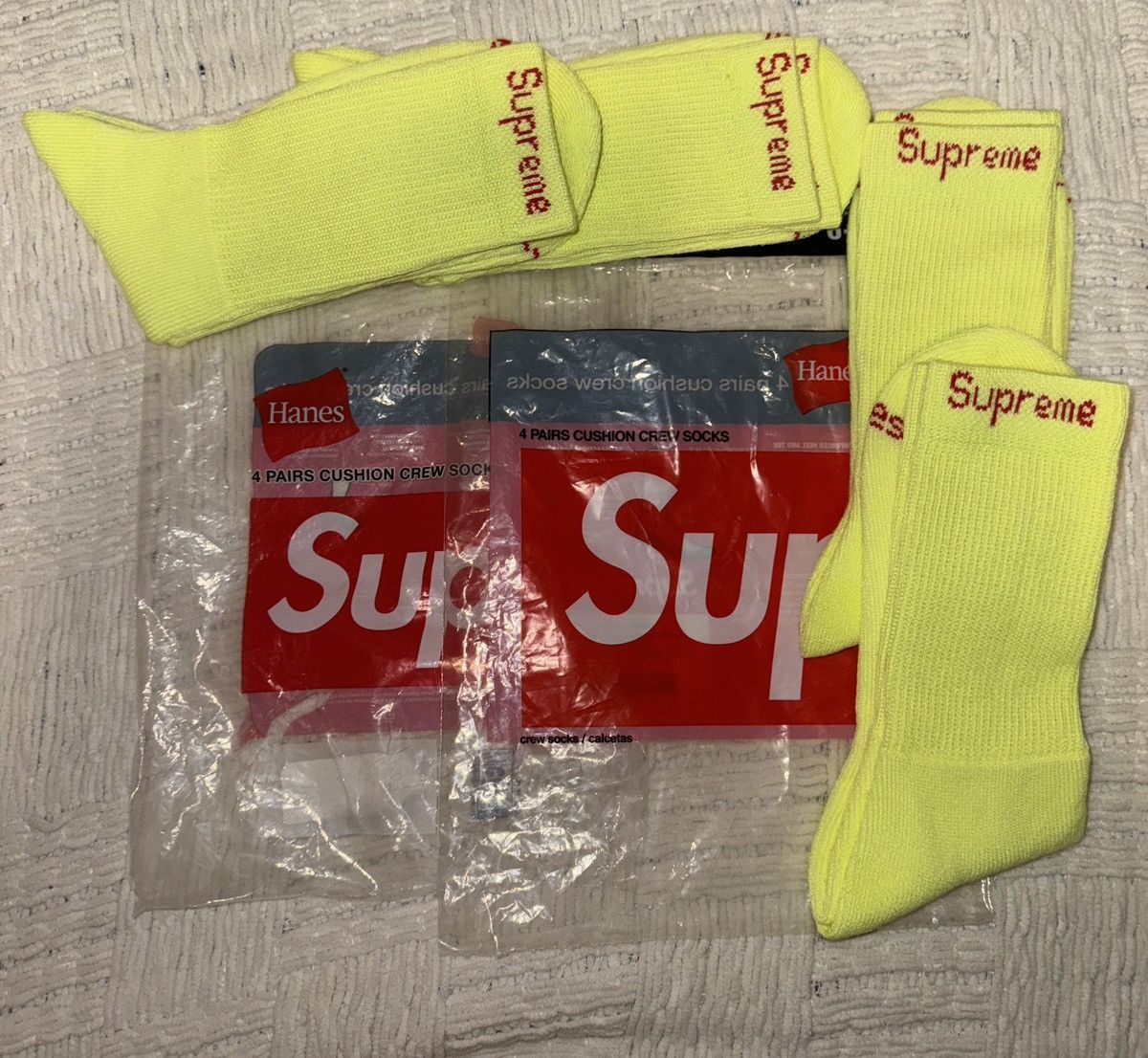 Supreme Supreme Hanes crew socks (1 pair) yellow Size ONE SIZE - 1 Preview