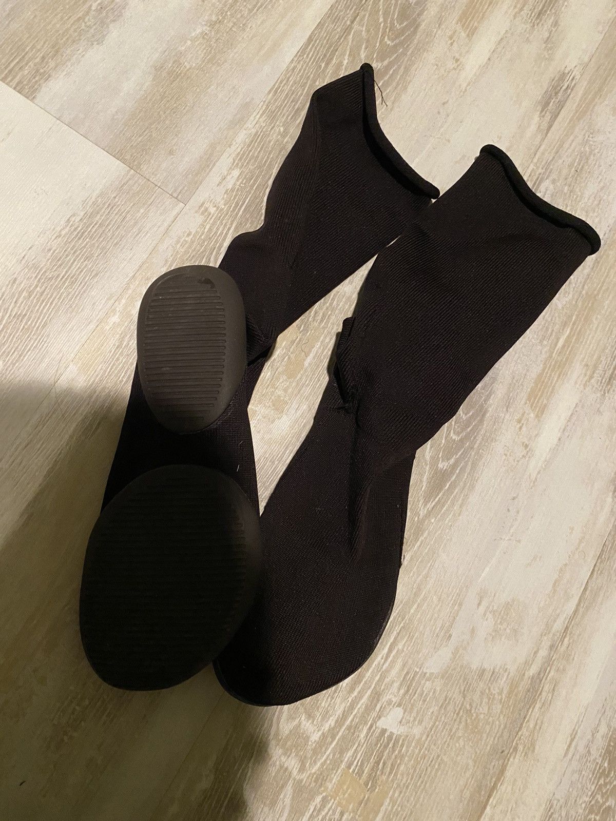 Yeezy Yeezy Pods Size US 8 / EU 41 - 3 Thumbnail