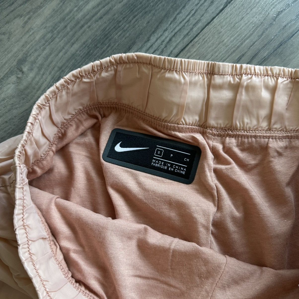 Nike Nike Rose Gold Clay Tech Pack Sheer Woven Track Pants Size 27" / US 4 / IT 40 - 4 Thumbnail