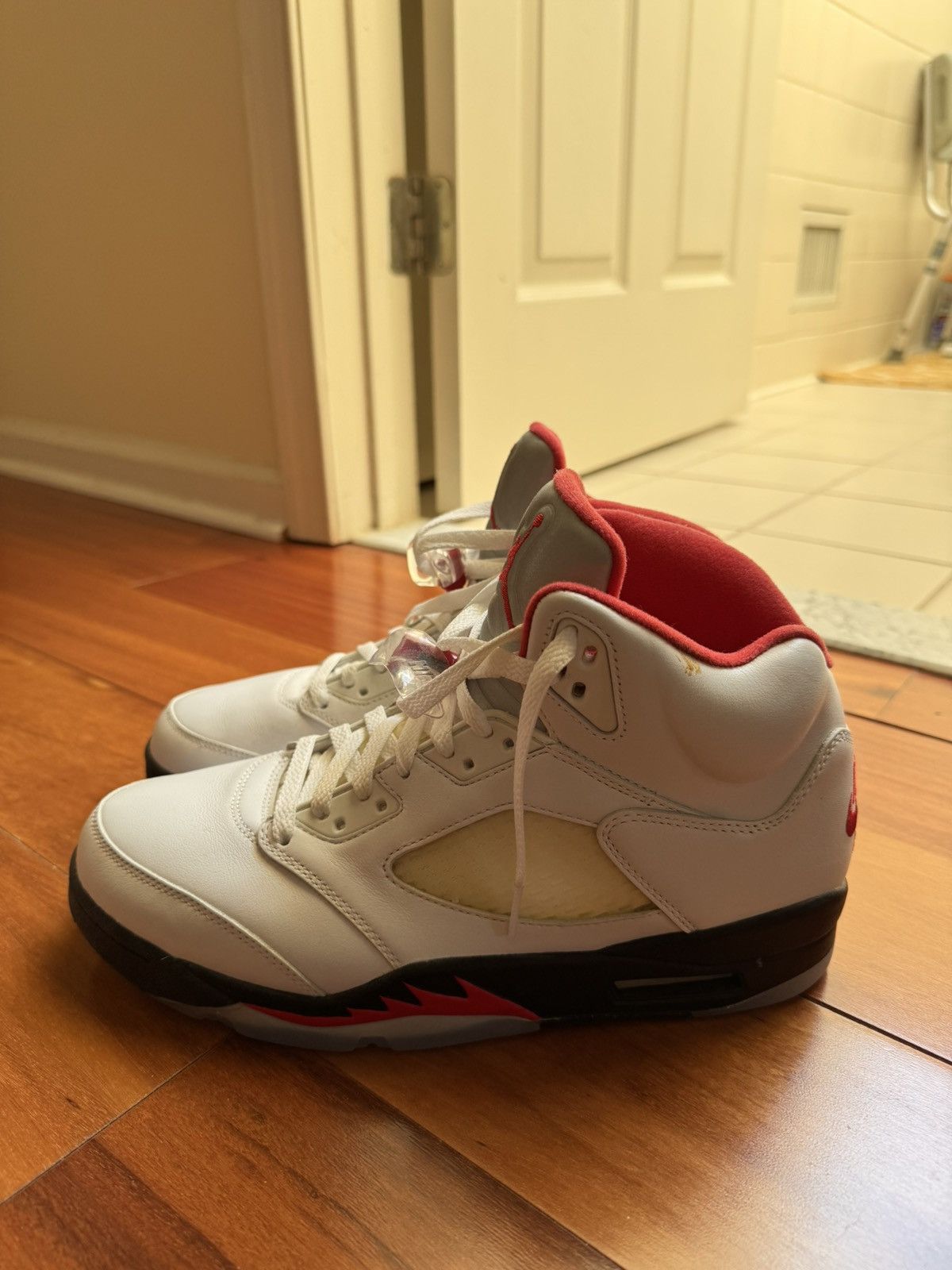 Jordan Brand AJ5 Fire red 2020 retro Size US 10 / EU 43 - 1 Thumbnail