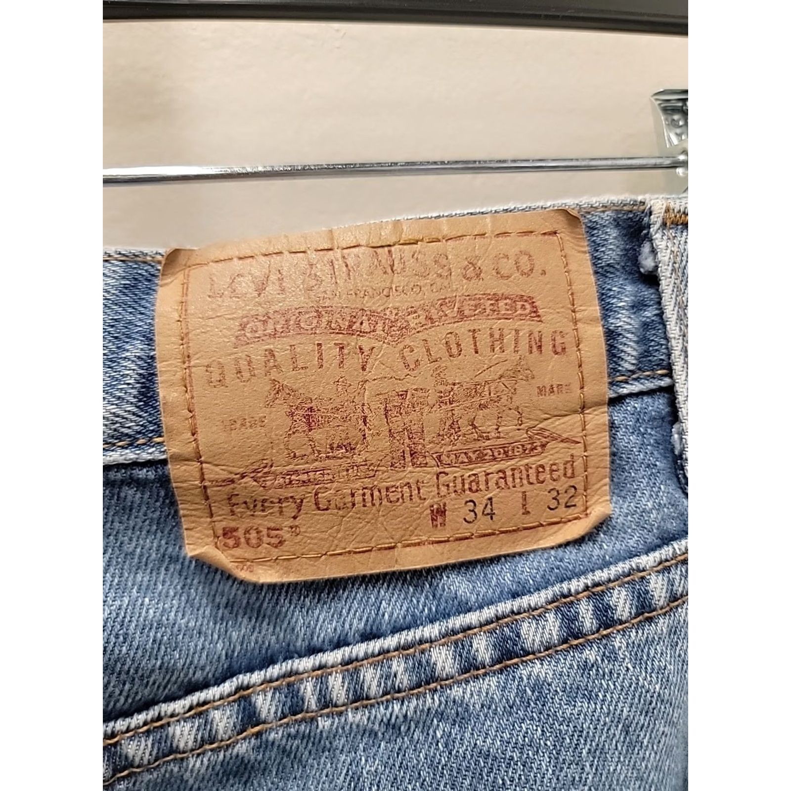 Levi's VINTAGE Levi's 505 Jeans Men 34x32 Blue Light Wash Regular Fit Straight Leg Jeans Size US 34 / EU 50 - 6 Thumbnail