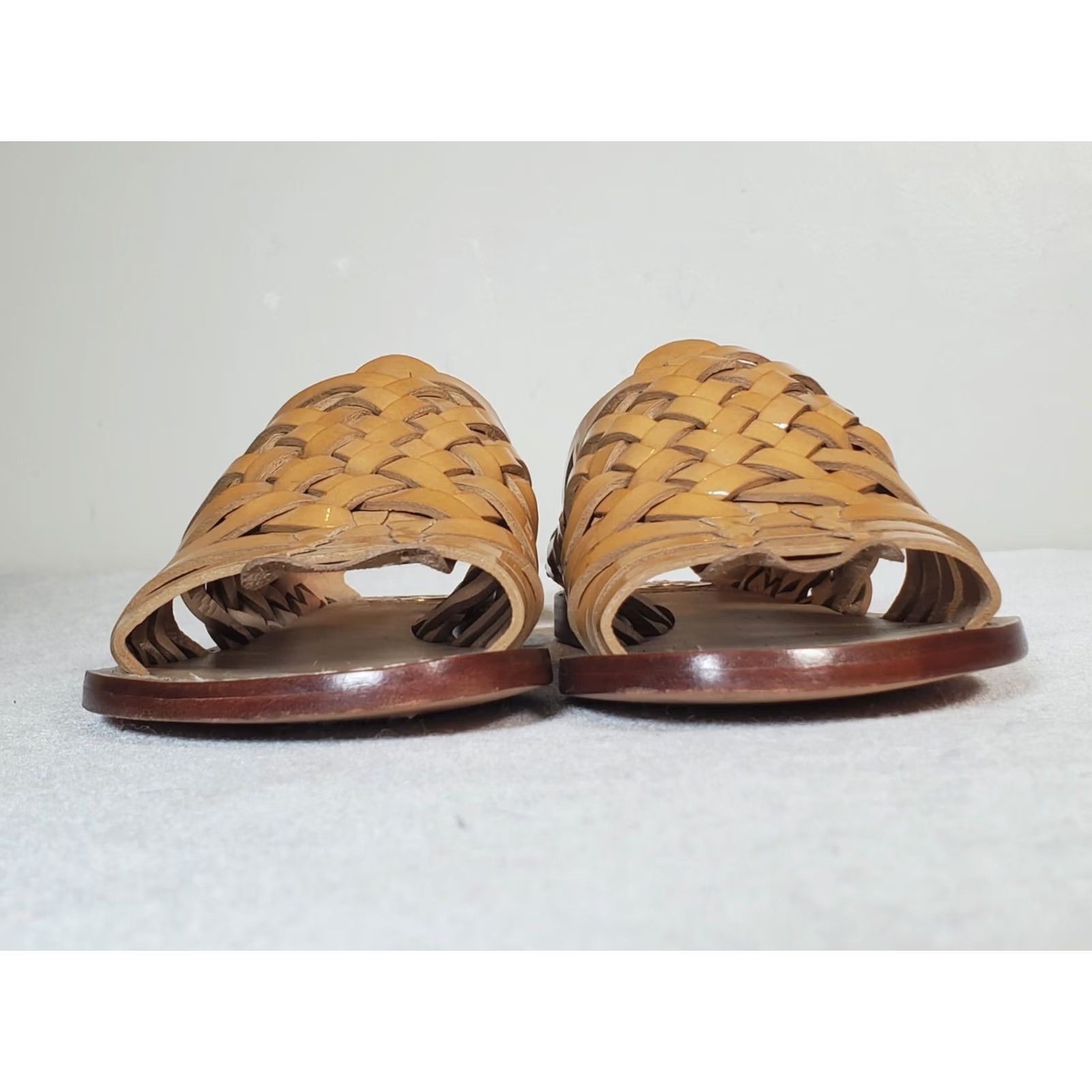 Tory Burch Tory Burch Anya Sandals Women's US 6 M Tan Patent Leather Woven Huarache Flat Size US 6 / IT 36 - 6 Thumbnail