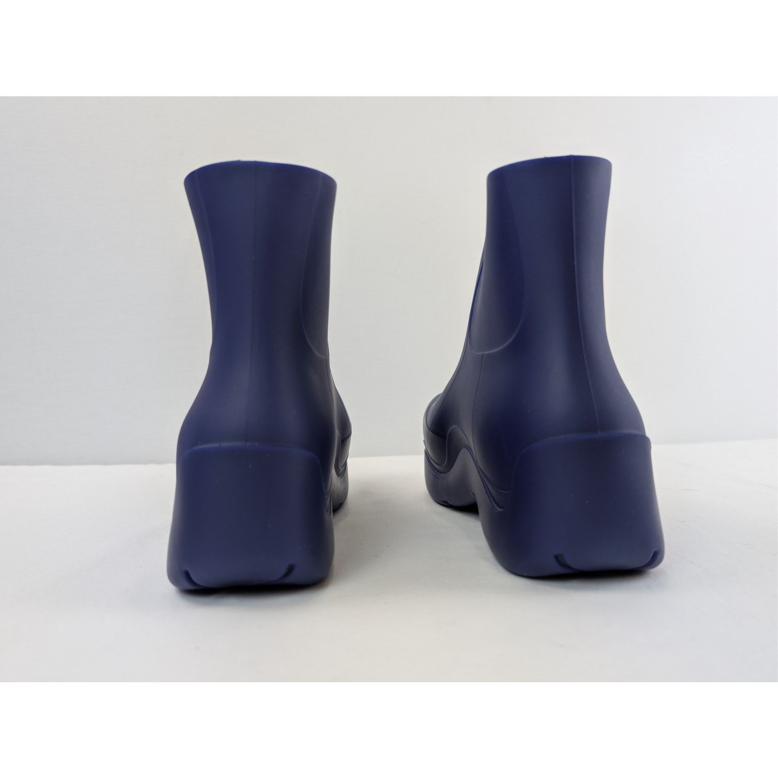 Bottega Veneta o1rshd1 Matt Rubber Puddle Ankle Boot in Unicorn Size US 9 / EU 42 - 12 Thumbnail
