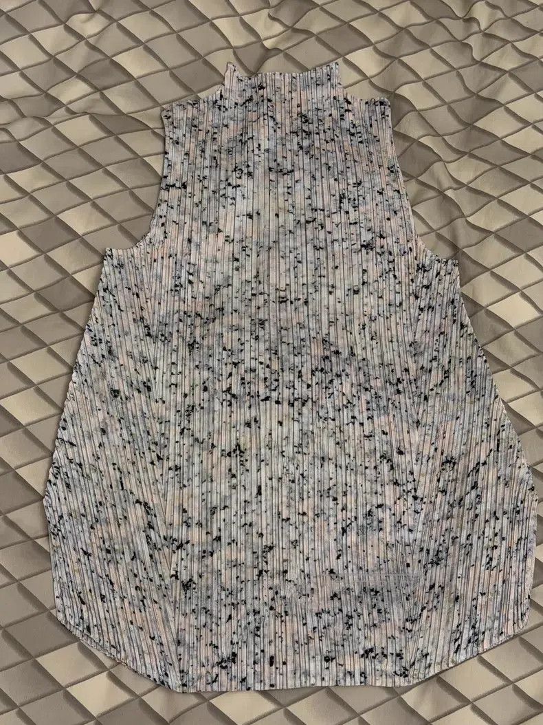 Issey Miyake Issey Miyake Marble pattern sleeveless high-neck top Size L / US 10 / IT 46 - 1 Thumbnail