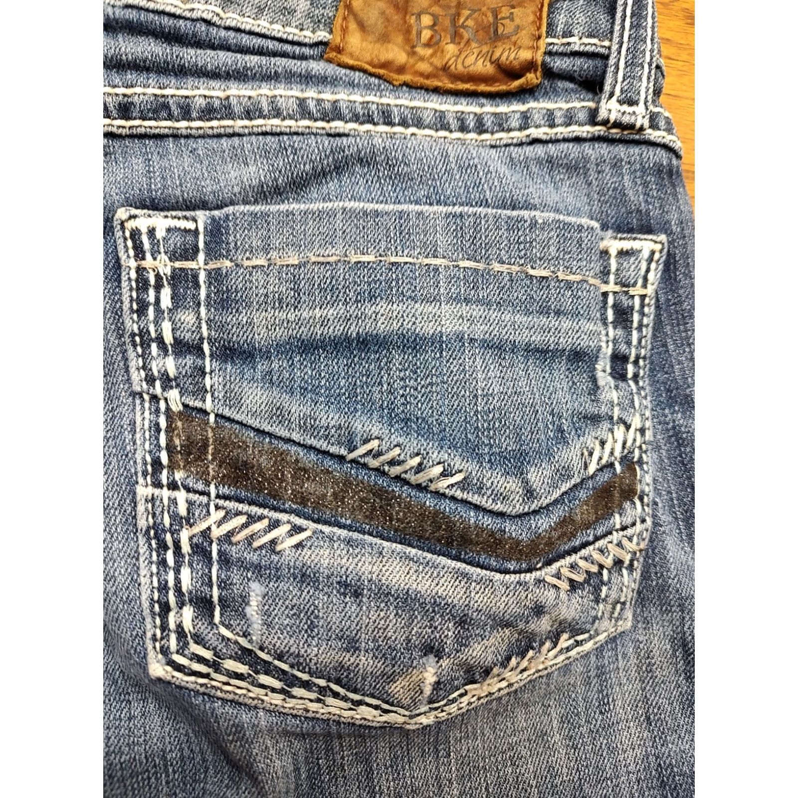 Vintage BKE Denim Shorts Womens Bermuda 26 Blue Distressed 5-Pocket Button Casual Travel Modern American Stella 6in Rise Jeans Distressed Casual Whiskers Size 26" / US 2 / IT 38 - 4 Thumbnail