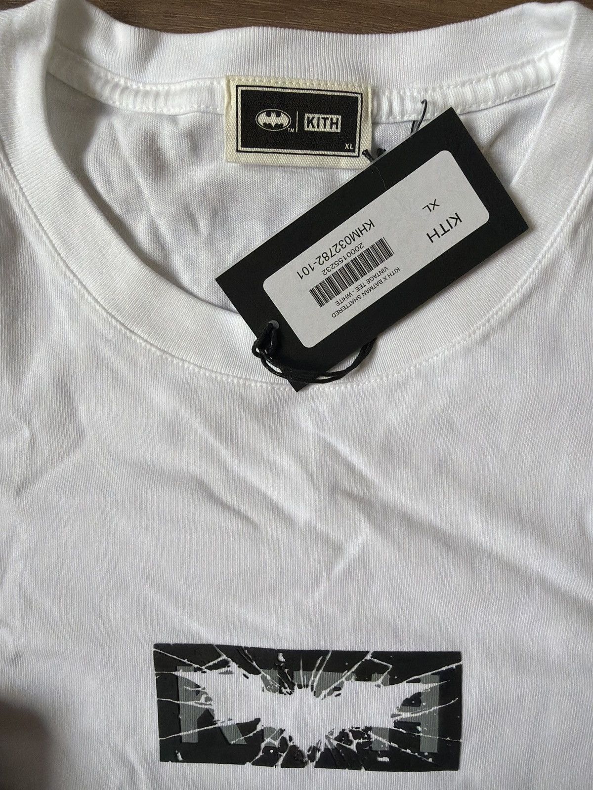 Kith New Batman Kith vintage shattered white Tee shirt Sz XL Size US XL / EU 56 / 4 - 3 Thumbnail
