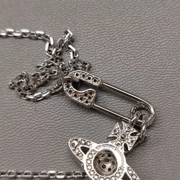 Vivienne Westwood Vivienne Westwood Silver Crystal Safety Pin Necklace Size ONE SIZE - 6 Thumbnail