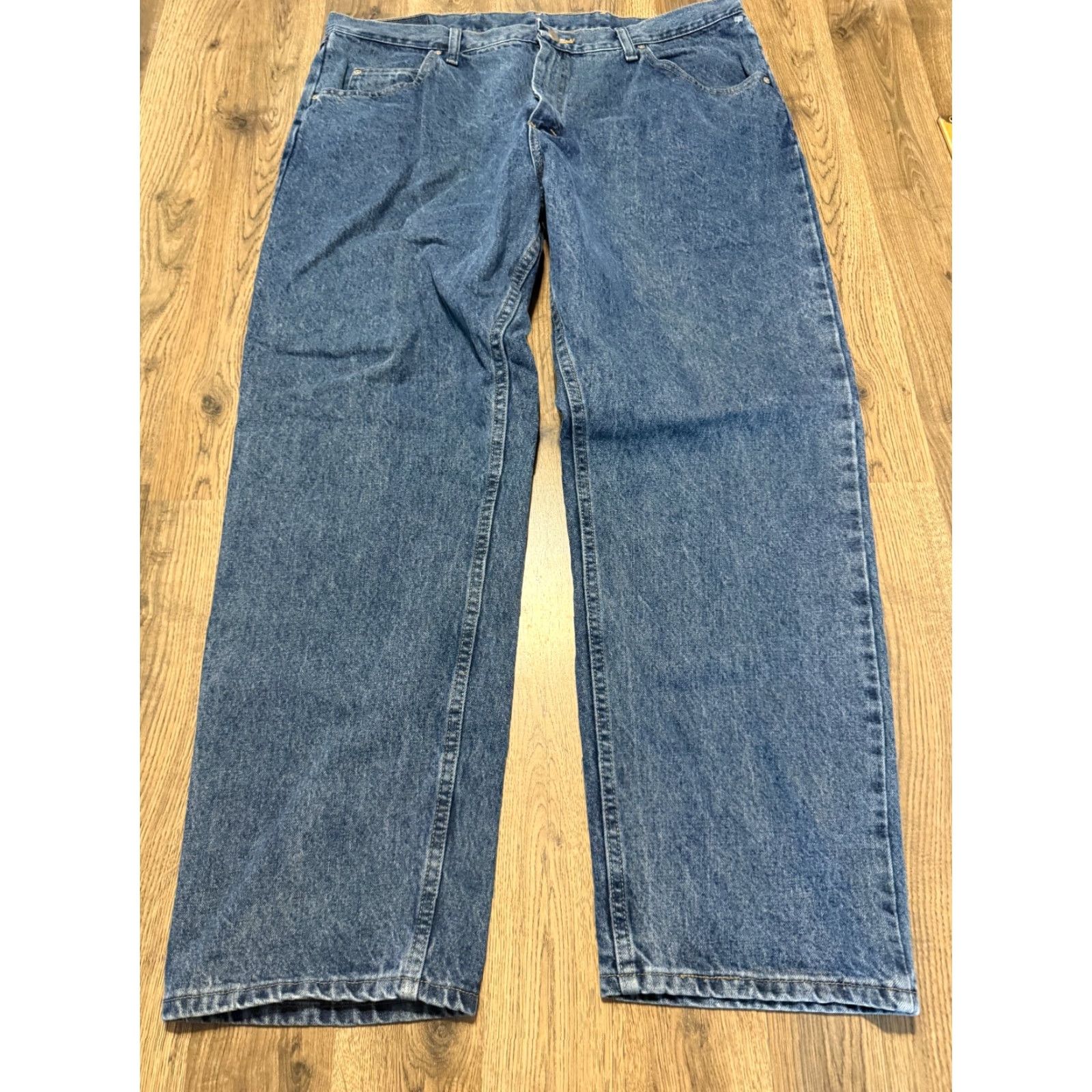 Wrangler Wrangler Jeans Men 40x30 Blue Denim Straight Leg Medium Wash Regular Waist 5-Pocket Design Inseam 30in Jeans Size US 40 / EU 56 - 2 Thumbnail