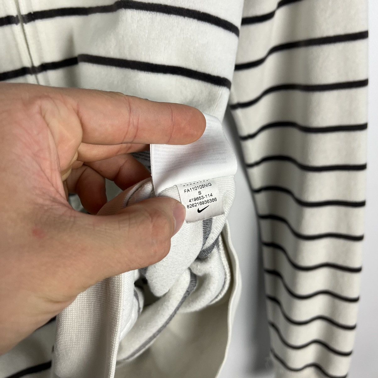 Nike Vintage Nike Striped Velour Zip Up Hoodie Y2K White Top Size S / US 4 / IT 40 - 12 Thumbnail