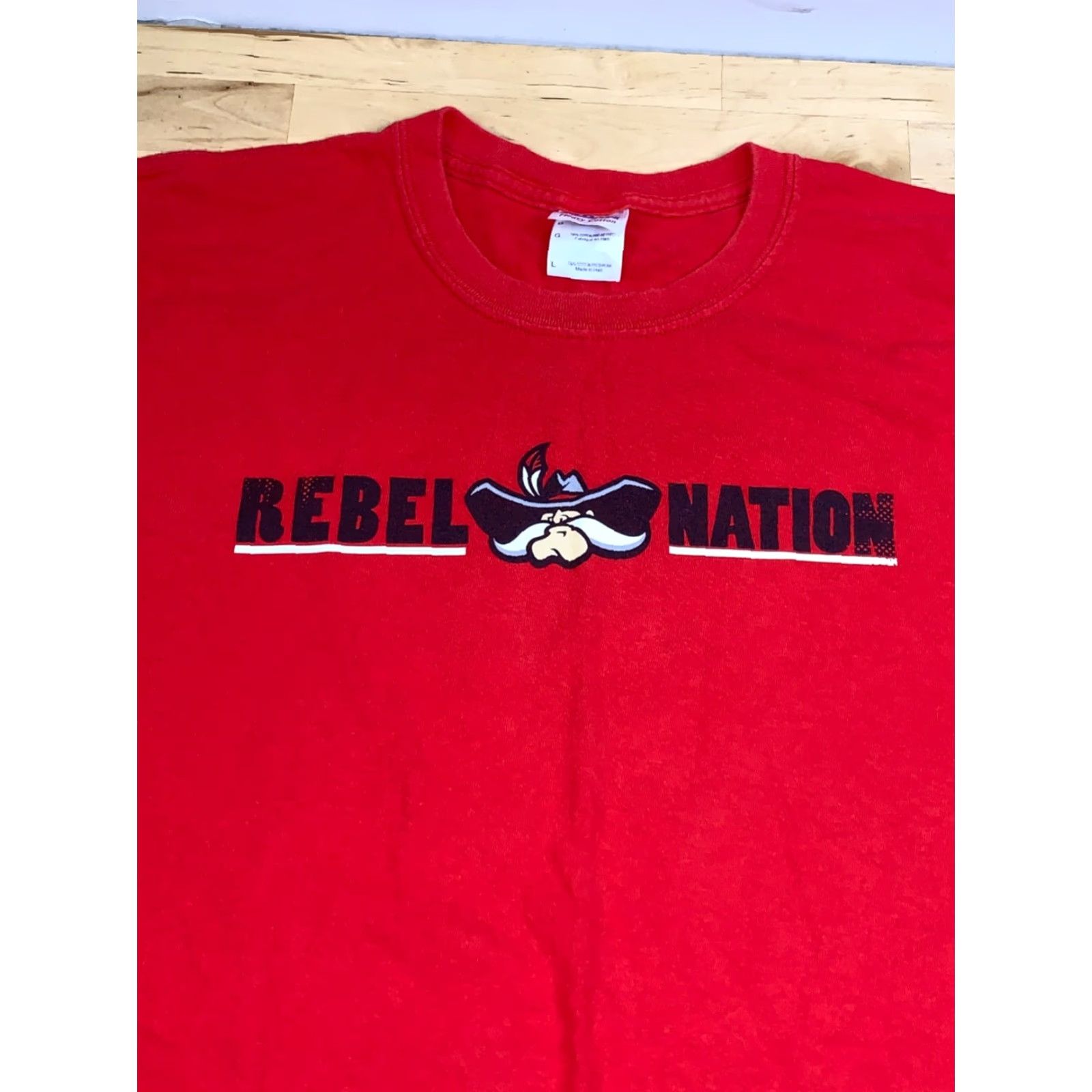 Gildan VINTAGE UNLV Rebel Nation Shirt Mens L Red 12069 College T-Shirt Gildan Cotton Short Sleeve Crew Neck Man/Mens Size US L / EU 52-54 / 3 - 3 Thumbnail