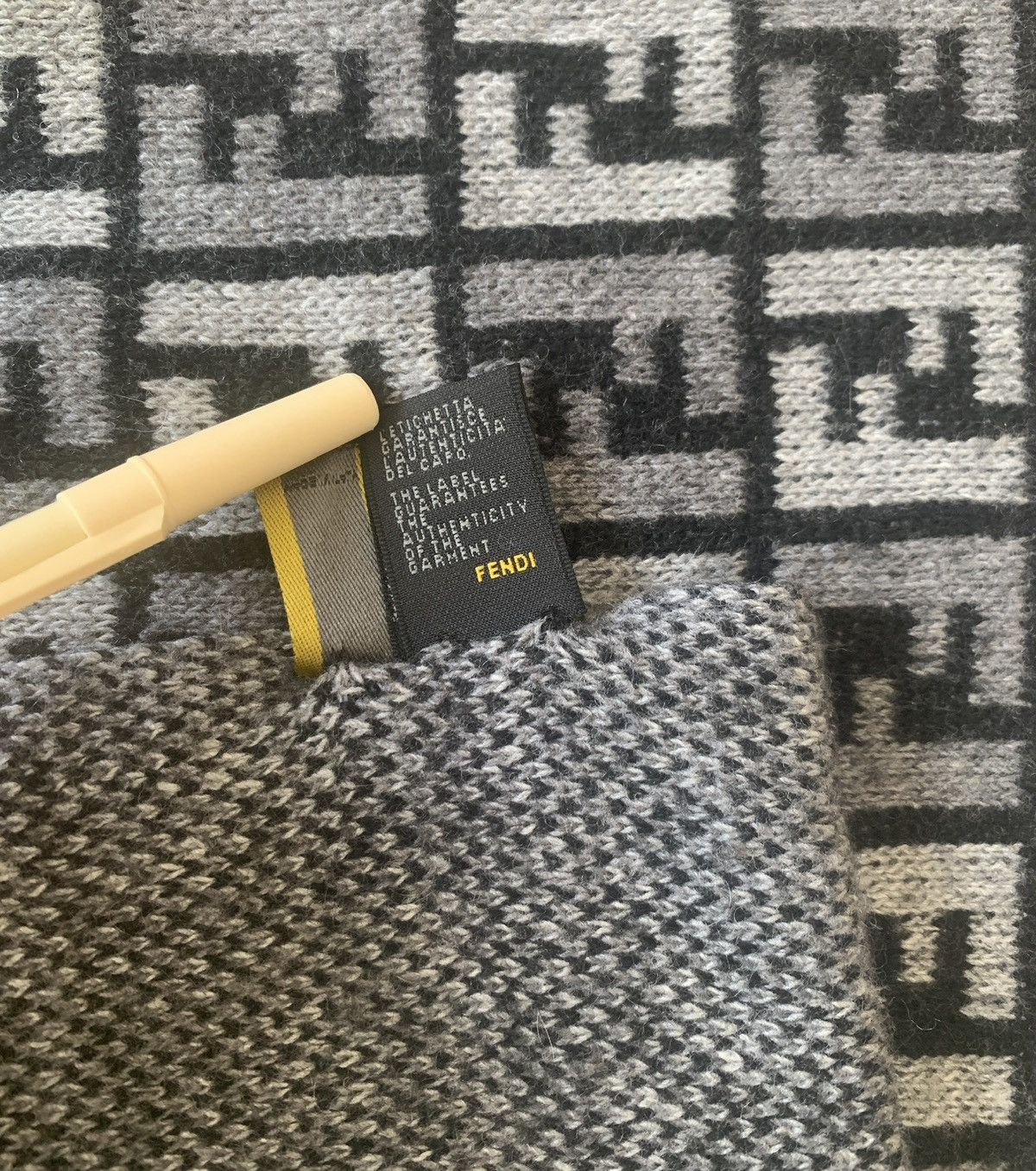 Fendi Authentic FENDI unisex FF monogram wool and cashmere scarf Size ONE SIZE - 7 Thumbnail