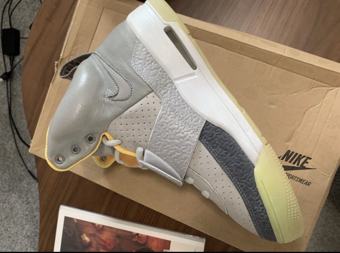 Kanye West × Nike Nike Air Yeezy 1 Zen Grey Size US 9 / EU 42 - 12 Thumbnail