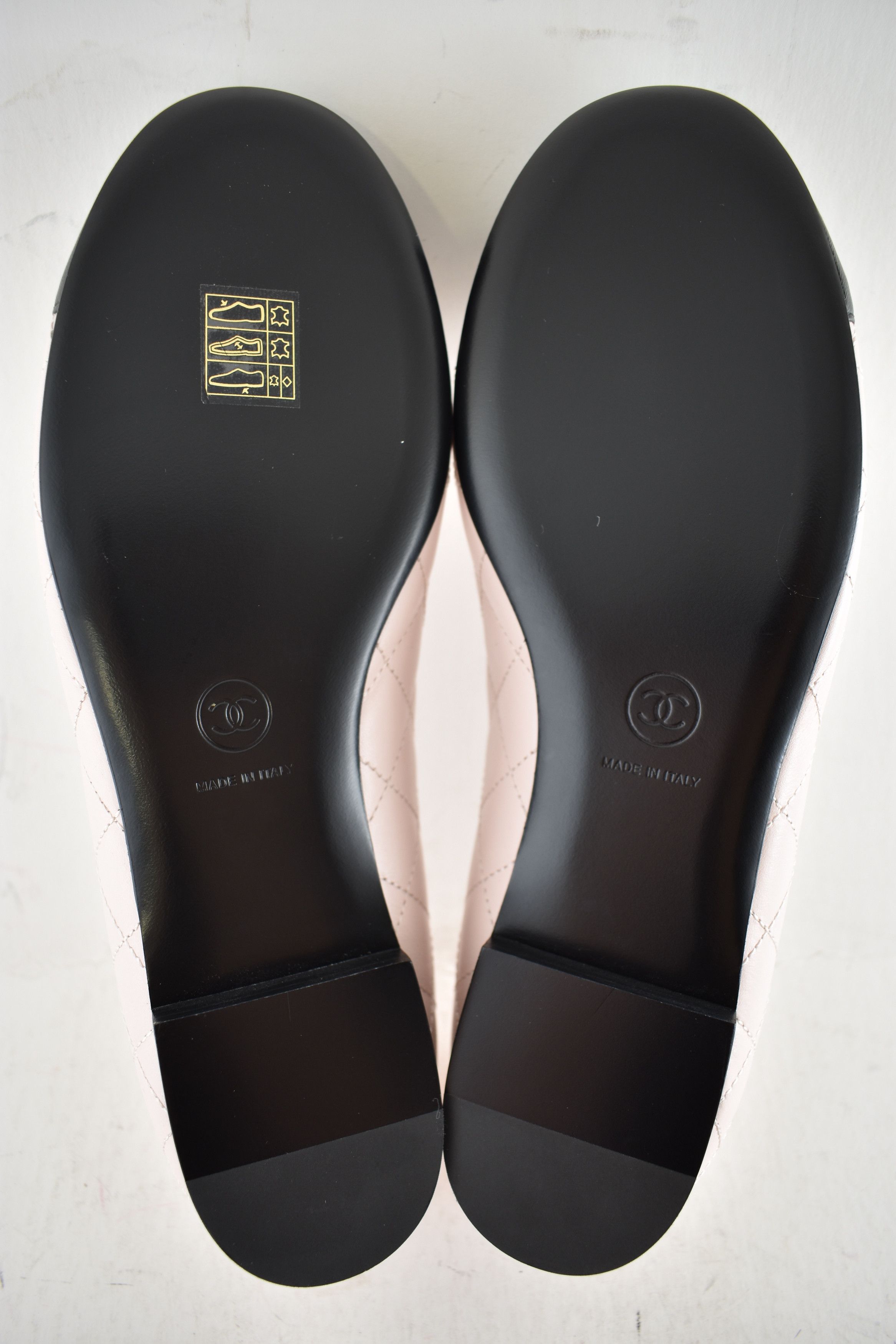 Chanel Chanel 24B Pink Black Turnlock Gold CC Logo Ballet Flat 38 Size US 8 / IT 38 - 15 Thumbnail