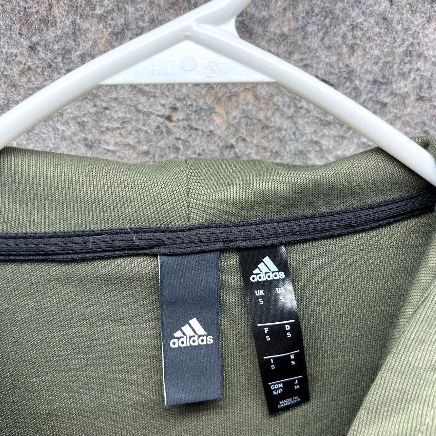Adidas VINTAGE Adidas Sweater Men Small Olive Green Full Zip Hoodie Trefoil Originals Jacket Adult Small Hoodie Regular Fit Logo Pattern Solid Size US S / EU 44-46 / 1 - 7 Thumbnail