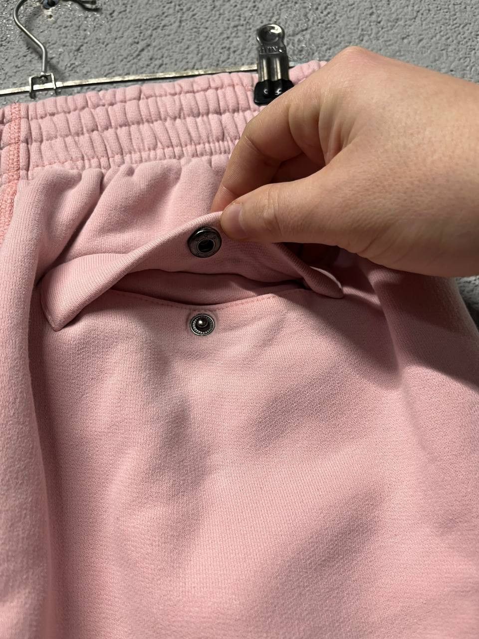 Corteiz Corteiz womens pink sweat shorts XL Size 40" / US 18 - 6 Thumbnail