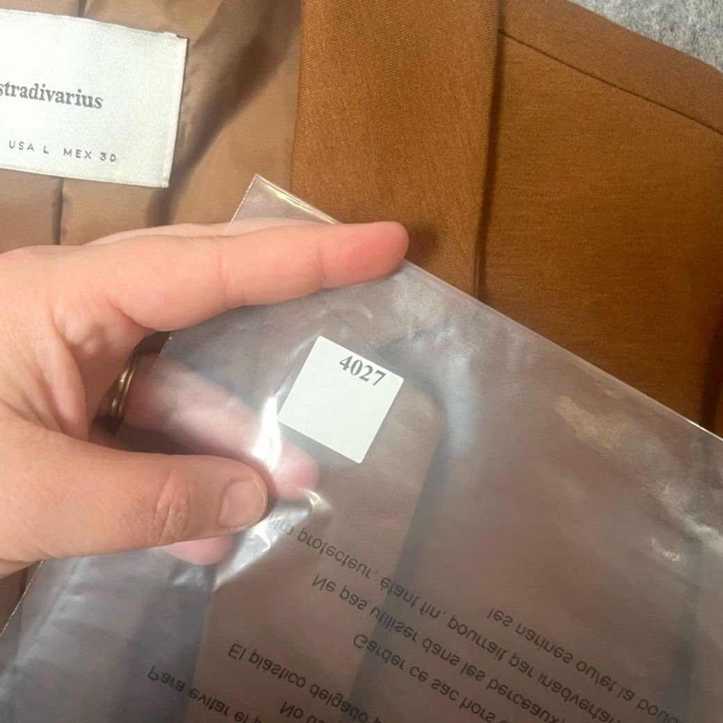Stradivarius Stradivarius L Brown classic notched lapel front flap pockets singlebutton closure Size 42R - 8 Thumbnail