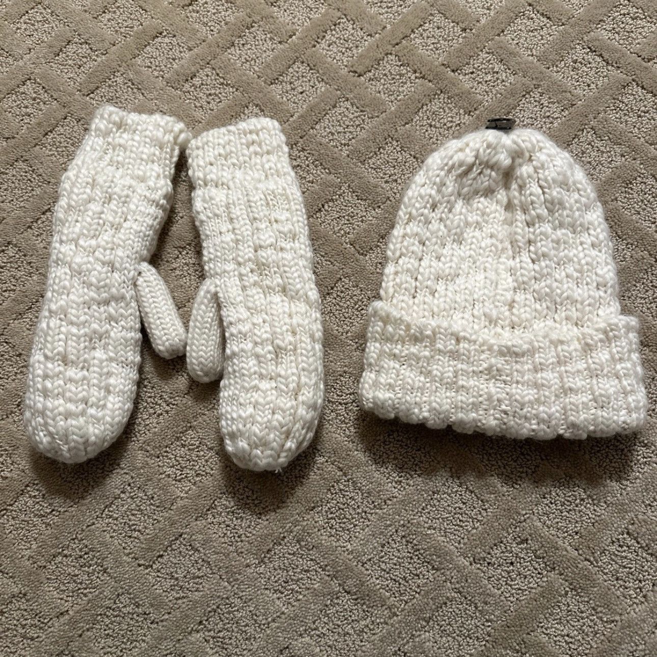 H&M H&M Beanie and Gloves Womens Size ONE SIZE - 1 Thumbnail