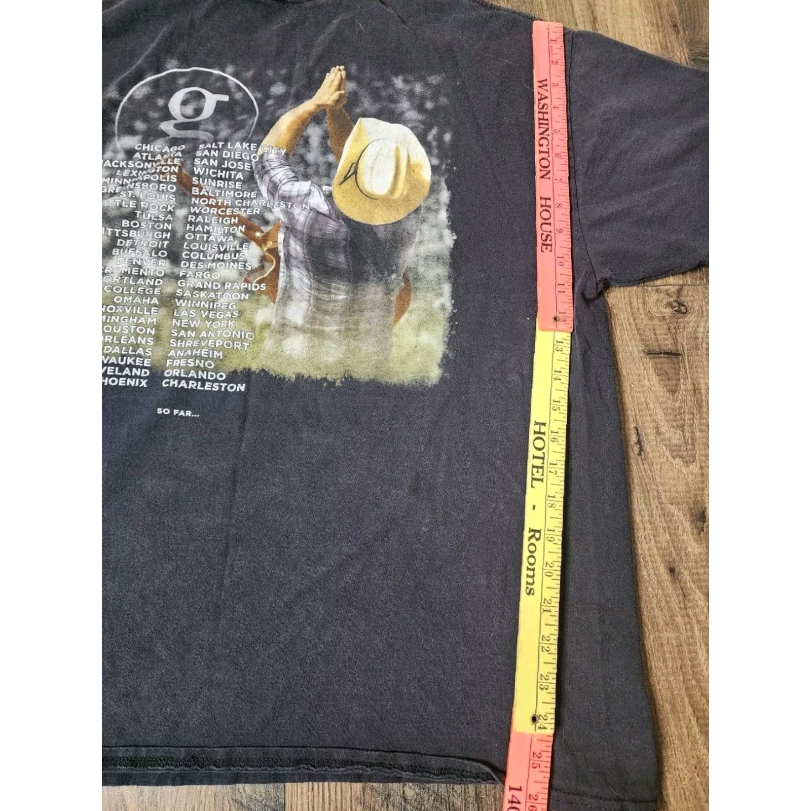 Hanes VINTAGE Hanes Garth Brooks World Tour Tee Shirt - T-Shirt - Men XL - Black - 2014-2016 - Graphic Distressed Night Concert Theme - Mens Size US XL / EU 56 / 4 - 3 Thumbnail