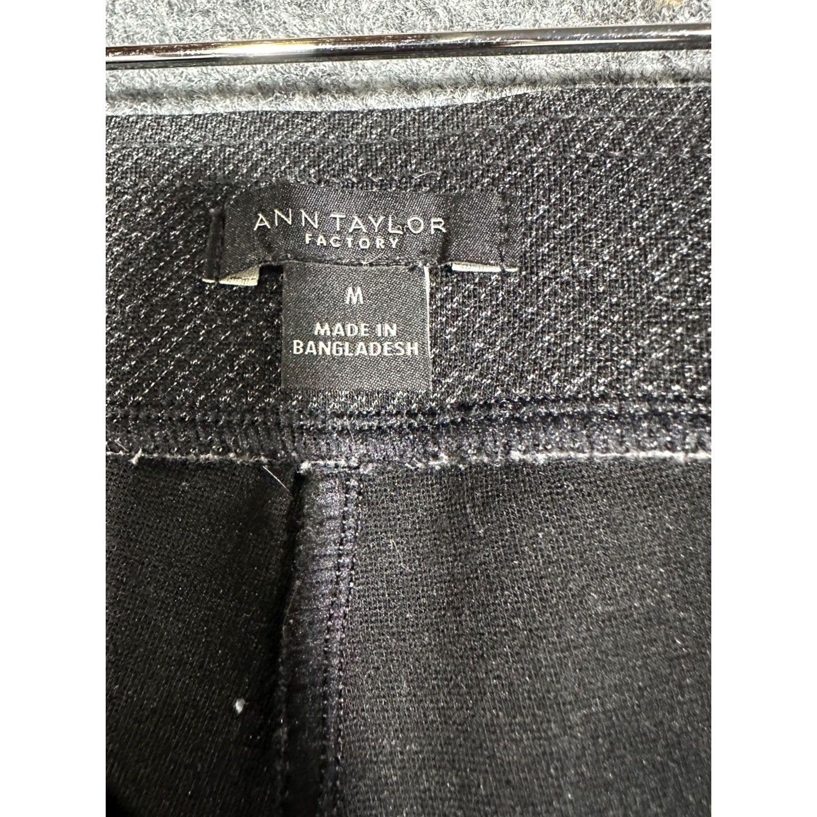 Ann Taylor Ann Taylor Pants Womens Medium Black Knit Tapered Stretch Pull On Flat Front Size 32" / US 10 / IT 46 - 4 Thumbnail