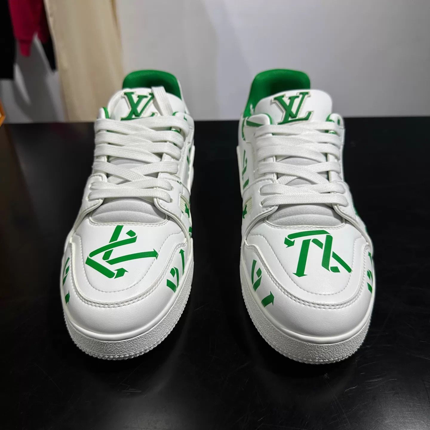 Louis Vuitton LV Trainer White Green Men's 41.5 (UK7.5) Size US 8.5 / EU 41-42 - 2 Thumbnail