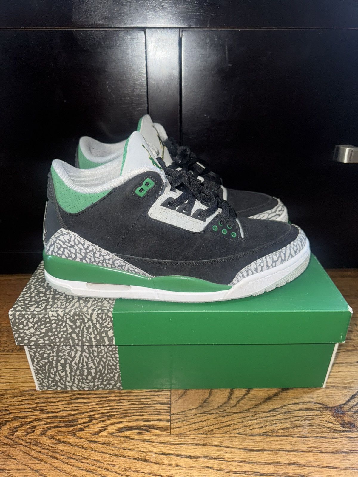 Jordan Brand Air Jordan 3 Retro 'Pine Green' Size US 10 / EU 43 - 2 Thumbnail