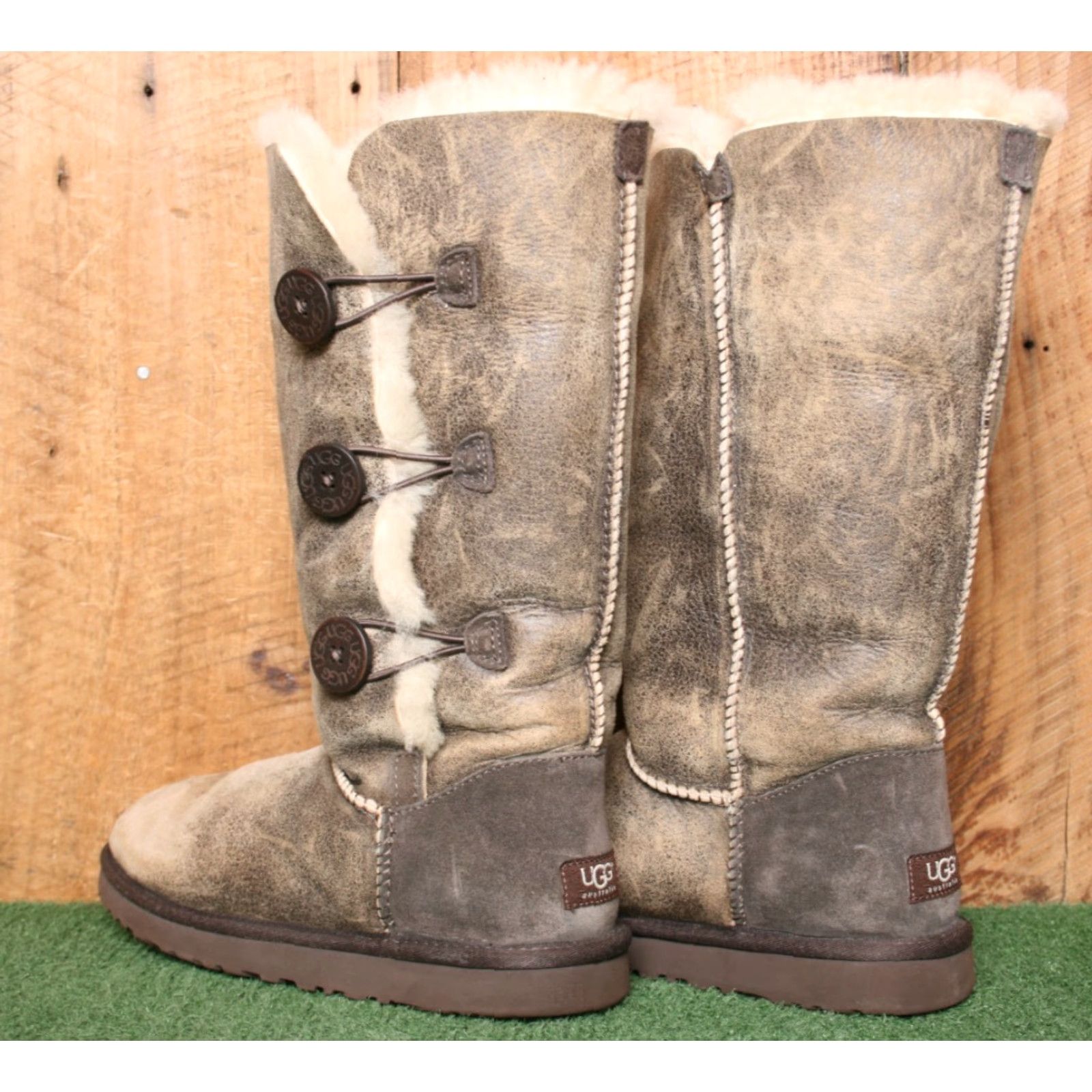 Ugg VINTAGE UGG Bailey Button Triplet Boot Women Leather Shearling Winter Brown 9 Womens Boots Size US 7 / IT 37 - 3 Thumbnail