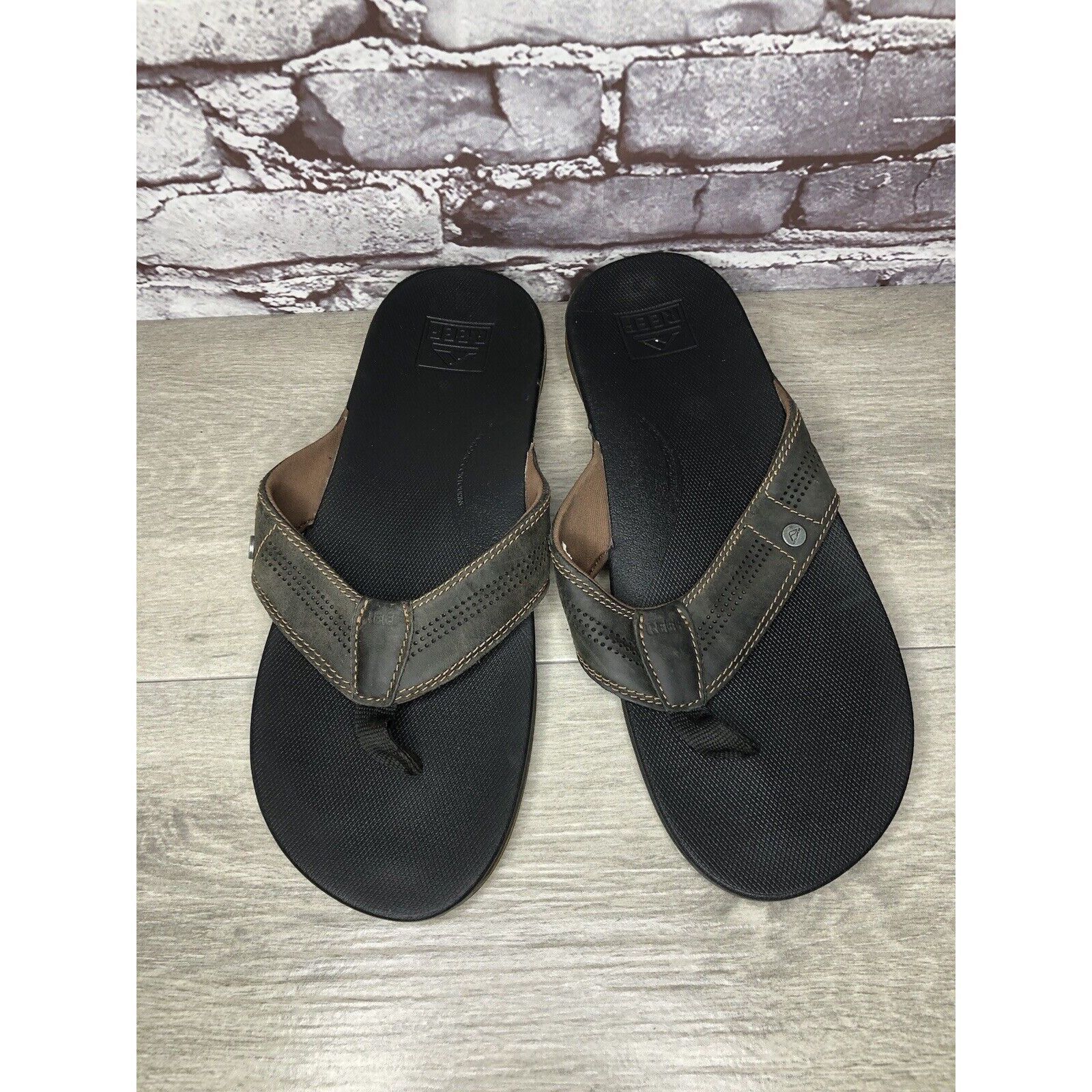 REEF Reef Gray Synthetic Flip-Flops ￼Casual Beach Sandals Men Sz Size US 11 / EU 44 - 11 Thumbnail