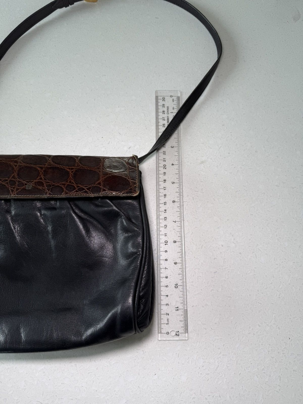 Loewe Vintage Loewe Black Shoulder Bag with Croc Embossed Flap Size ONE SIZE - 19 Thumbnail