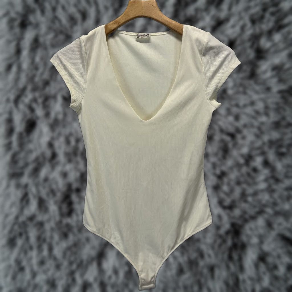 Free People Free People Intimately Bodysuit Shirt Women Medium Ivory Short Sleeve V-Neck Casual Womens Size M / US 6-8 / IT 42-44 - 1 Thumbnail
