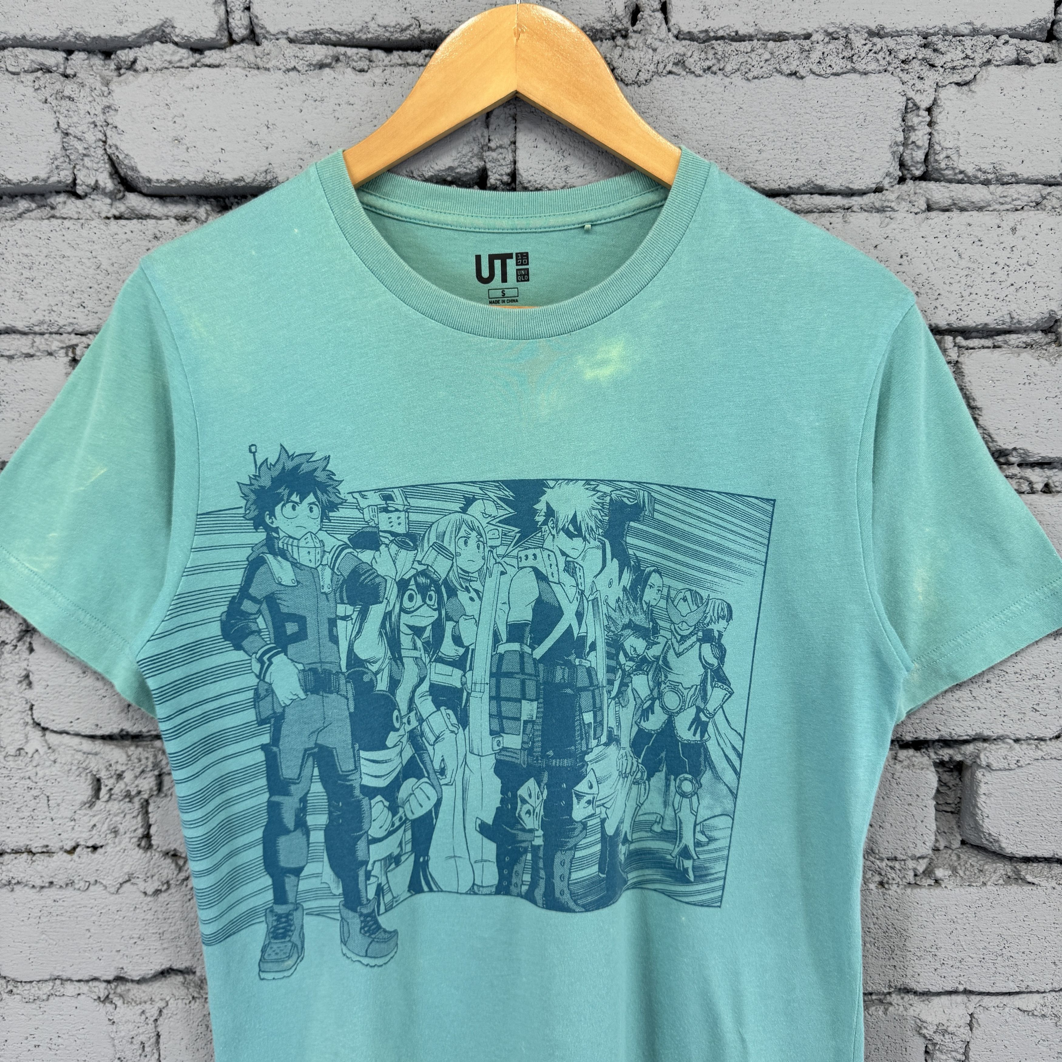 Uniqlo Sunfaded Uniqlo UT My Hero Academia Group Tshirt Size US S / EU 44-46 / 1 - 3 Thumbnail