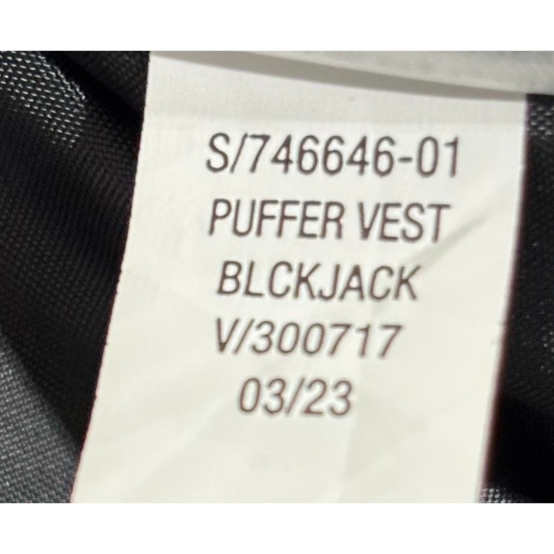 Old Navy Old Navy Men's XL Black Puffer Vest Made with Recycled Mater Size US XL / EU 56 / 4 - 7 Thumbnail