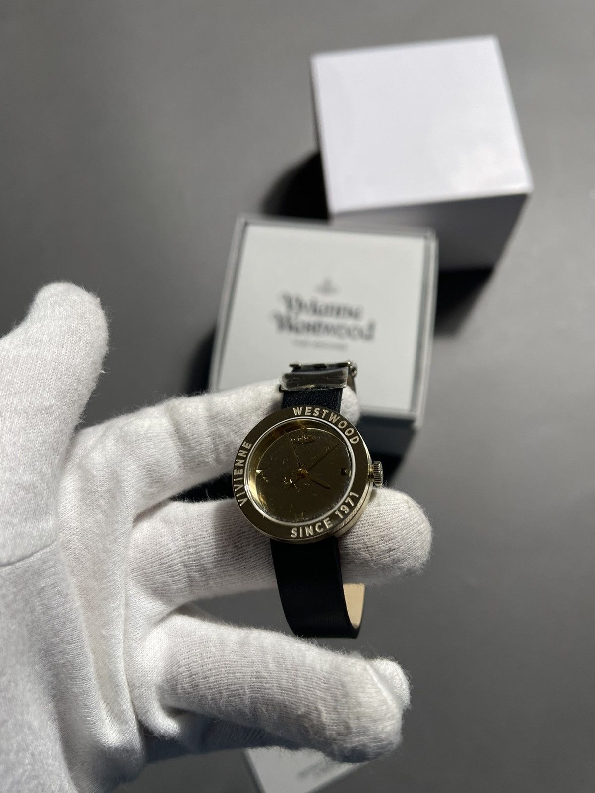 Vivienne Westwood Vivienne Westwood SEX Watch Unisex VV303BKGD Size ONE SIZE - 9 Thumbnail