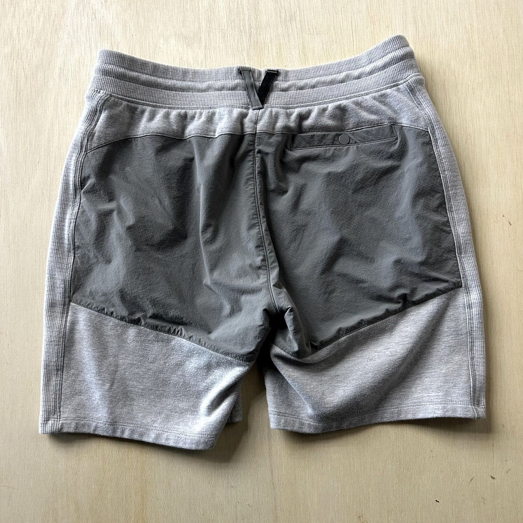 Mountain Hardwear Mountain Hardwear Shorts Mens L Gray French Terry Athletic Lounge 6 Inseam Drawstring Pockets Regular Fit Summer Size US 33 - 3 Thumbnail