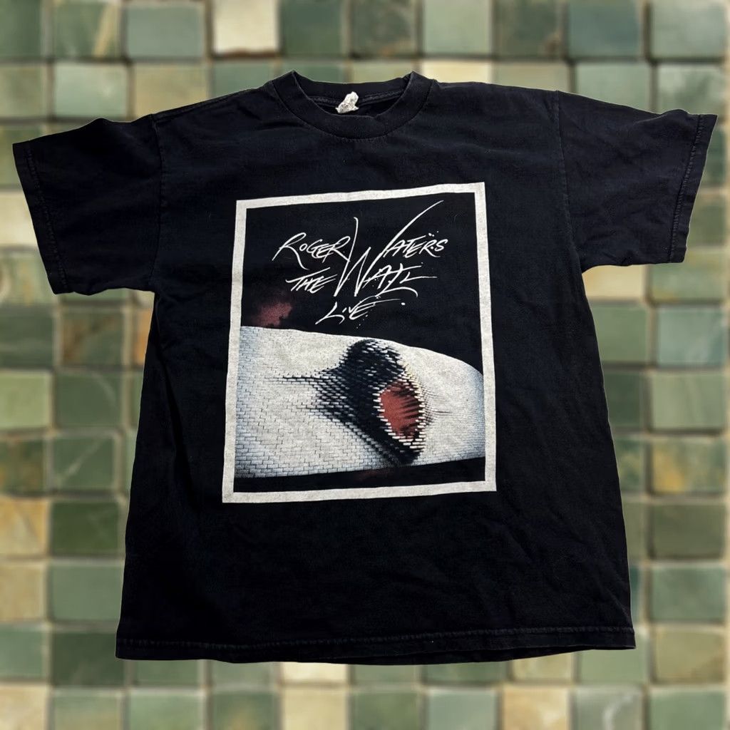 Vintage Roger Waters The Wall Live Concert Tour 2010 Band T Shirt Mens Medium Black Alstyle Size M Regular Shirt Band Mens Size M Black Size US M / EU 48-50 / 2 - 1 Thumbnail