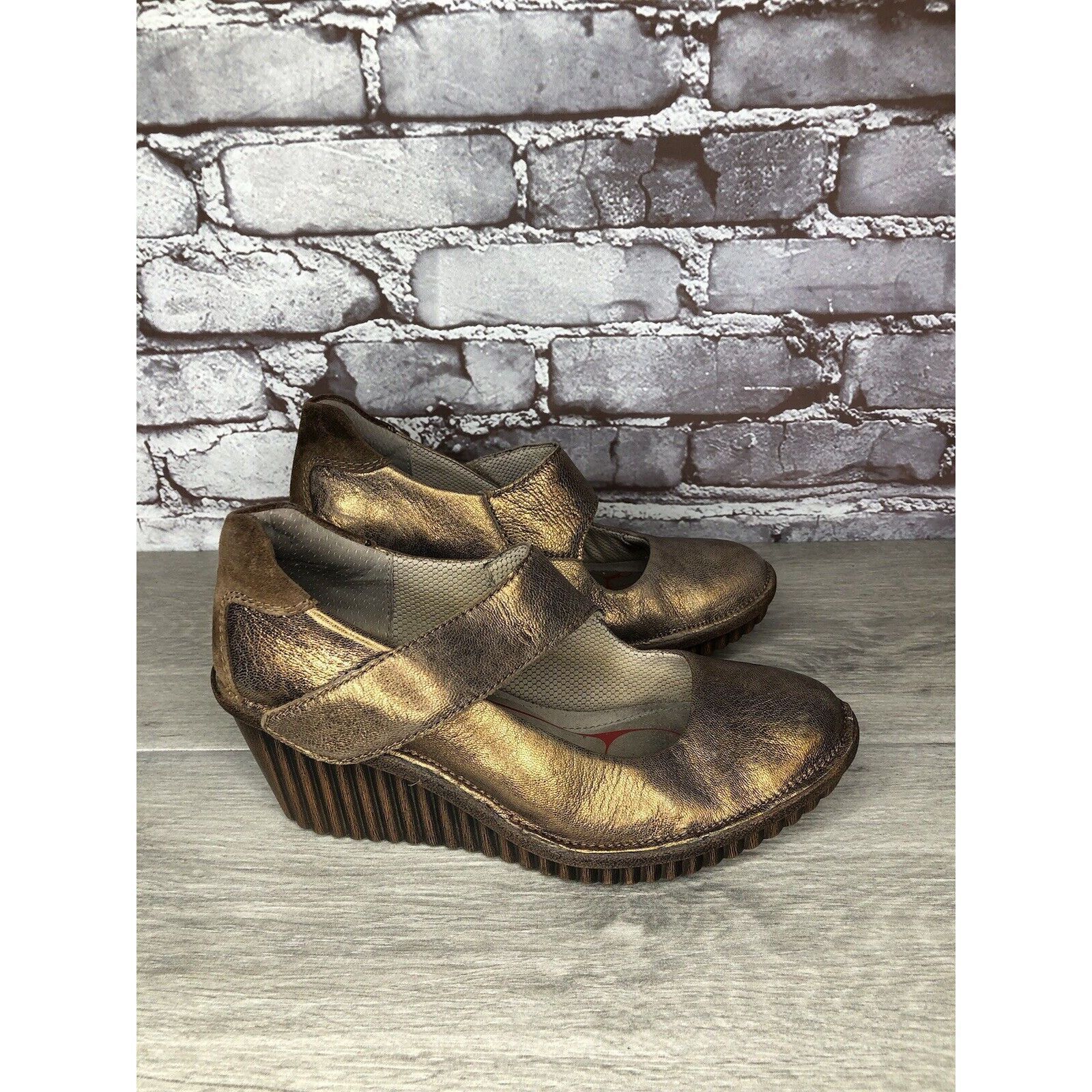 Other Bionica Bronze Leather Shimmer Mary Jane Strap Wedge Shoes W Size US 7.5 / IT 37.5 - 1 Thumbnail