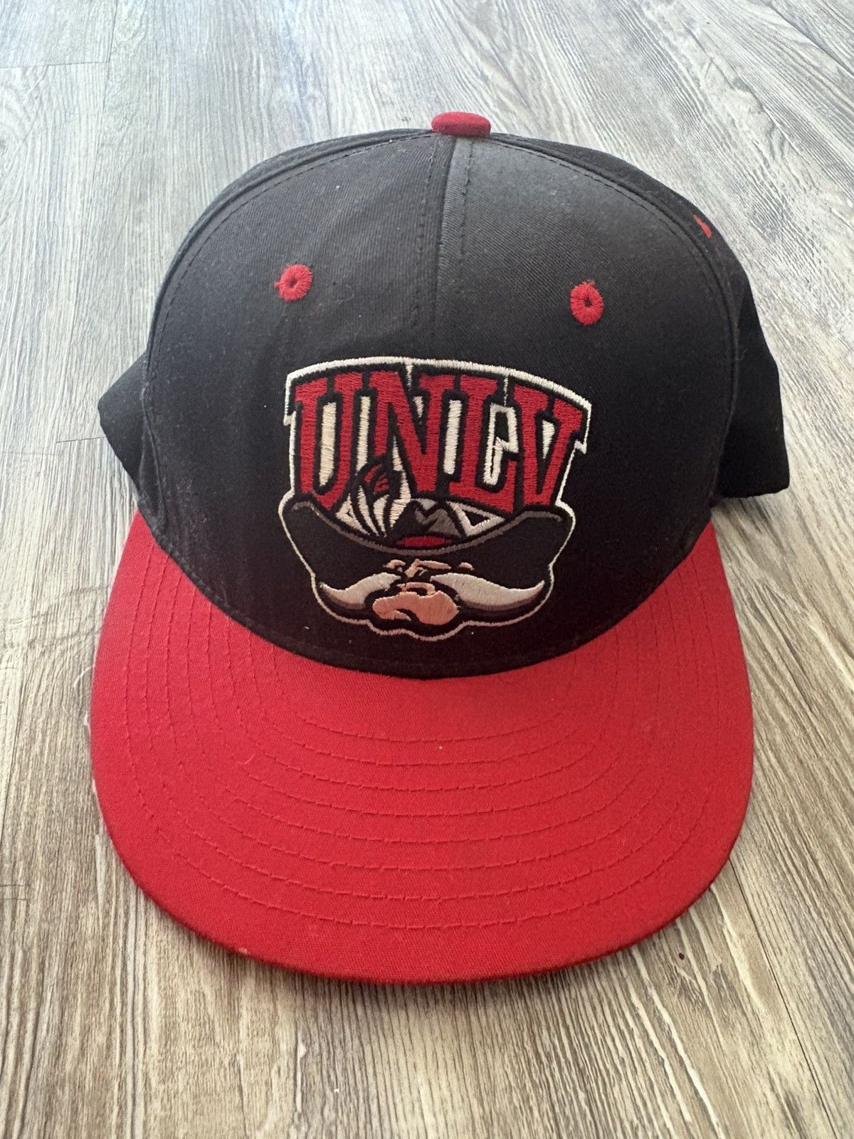 Other Vintage UNLV SnapBack NCAA Size ONE SIZE - 1 Thumbnail