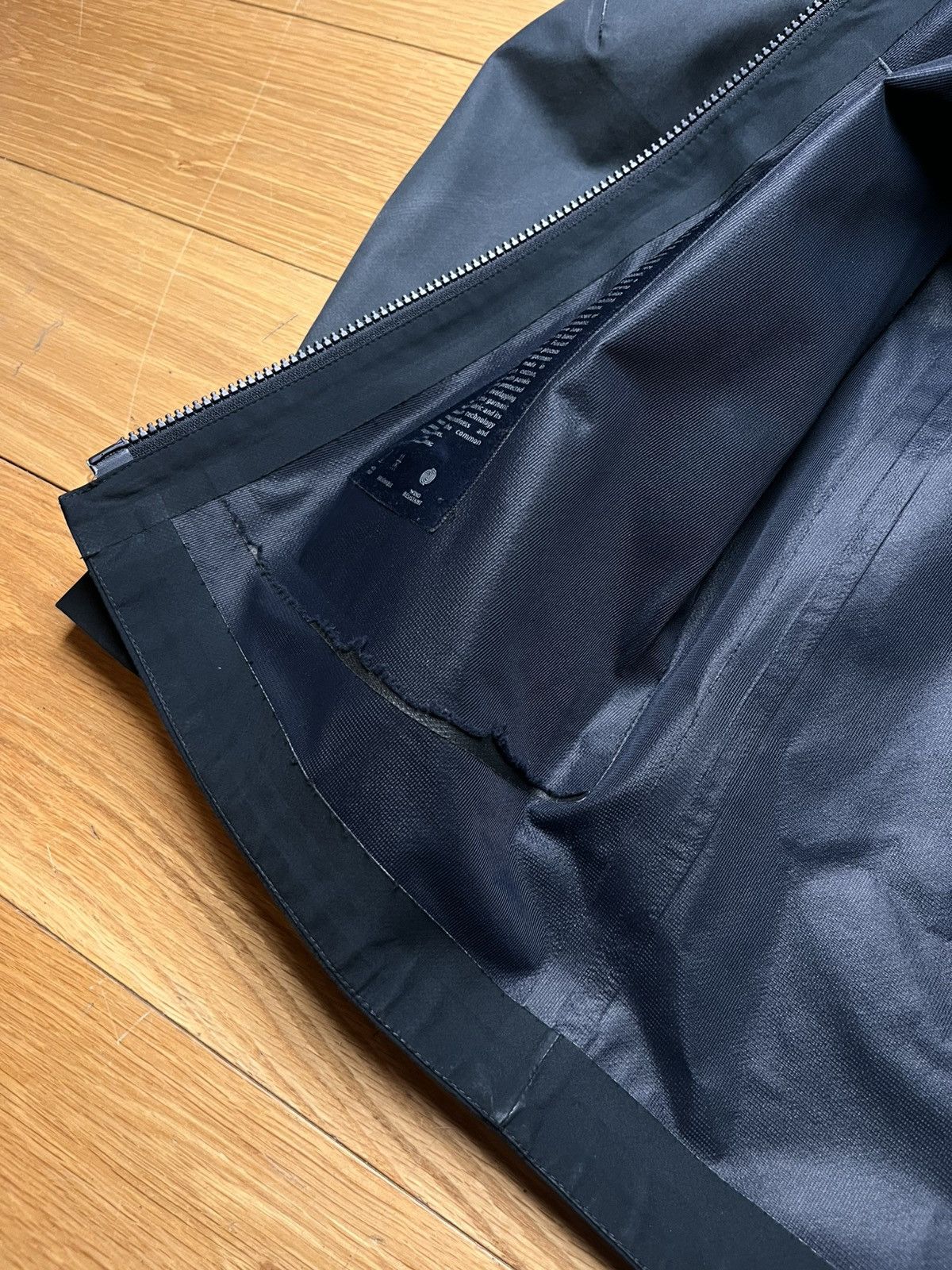 Stone Island Stone Island Tank Shield Ghost Piece Jacket – Blue Navy Size US L / EU 52-54 / 3 - 9 Thumbnail