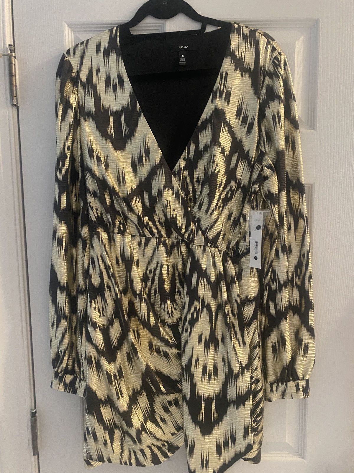 AQUA Aqua Black and gold foil print, faux wrap dress NWT Size M / US 6-8 / IT 42-44 - 4 Thumbnail