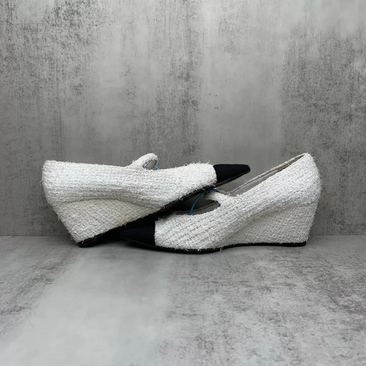 Chanel Chanel white tweed heels 36.5 95 New Size US 6 / IT 36 - 3 Thumbnail