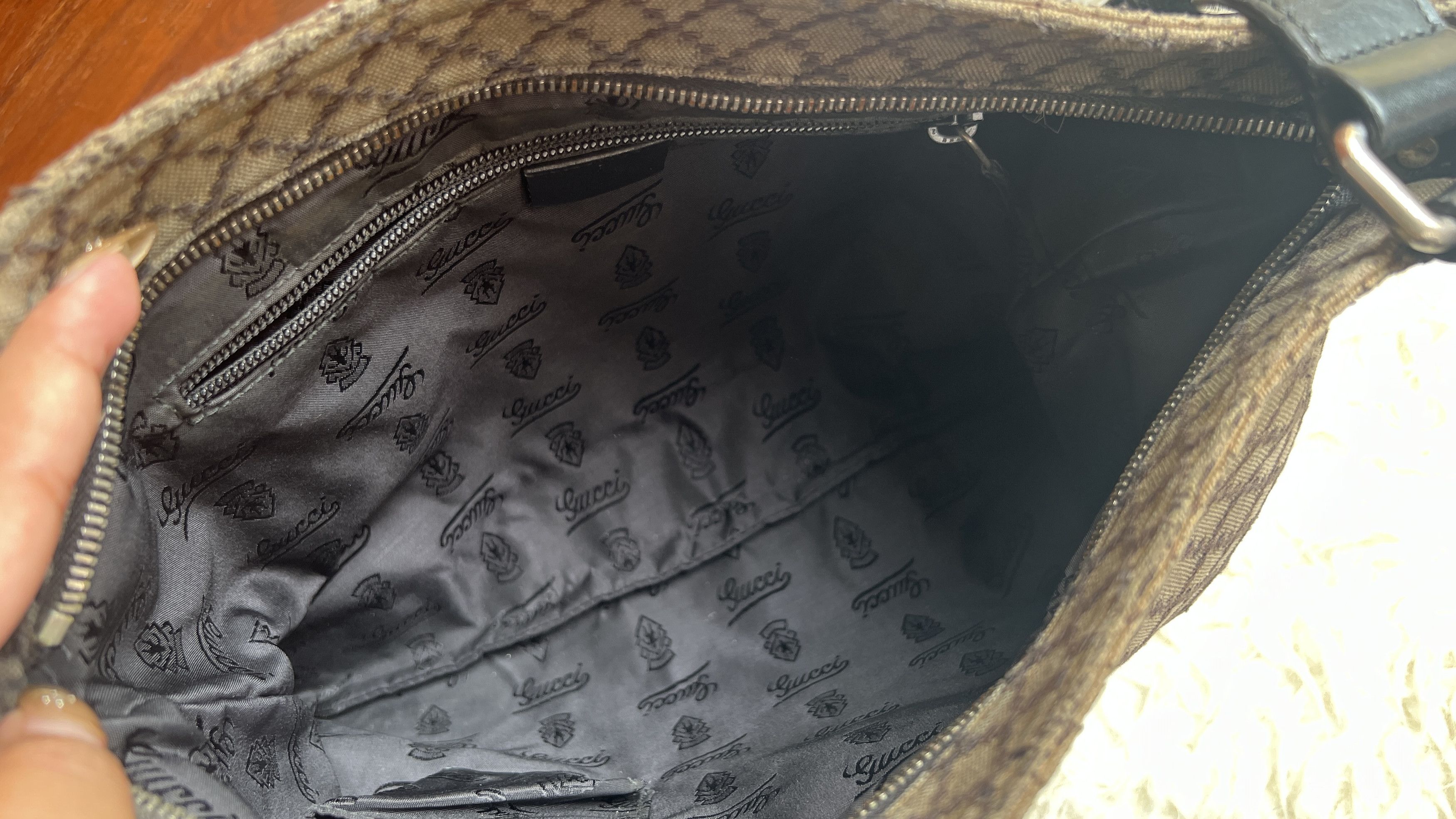 Gucci Authentic Gucci Black Diamante Canvas Crossbody Bag Size ONE SIZE - 5 Thumbnail