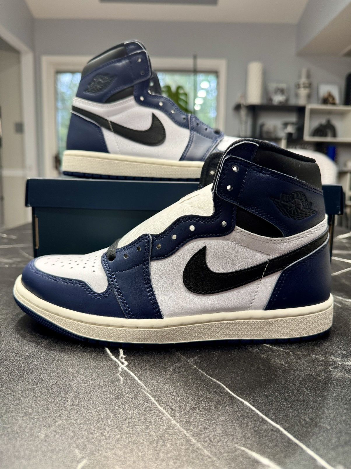 Jordan Brand Nike Air Jordan 1 High OG Midnight Navy Size 7M /8.5w BINB Size US 7 / EU 40 - 1 Thumbnail