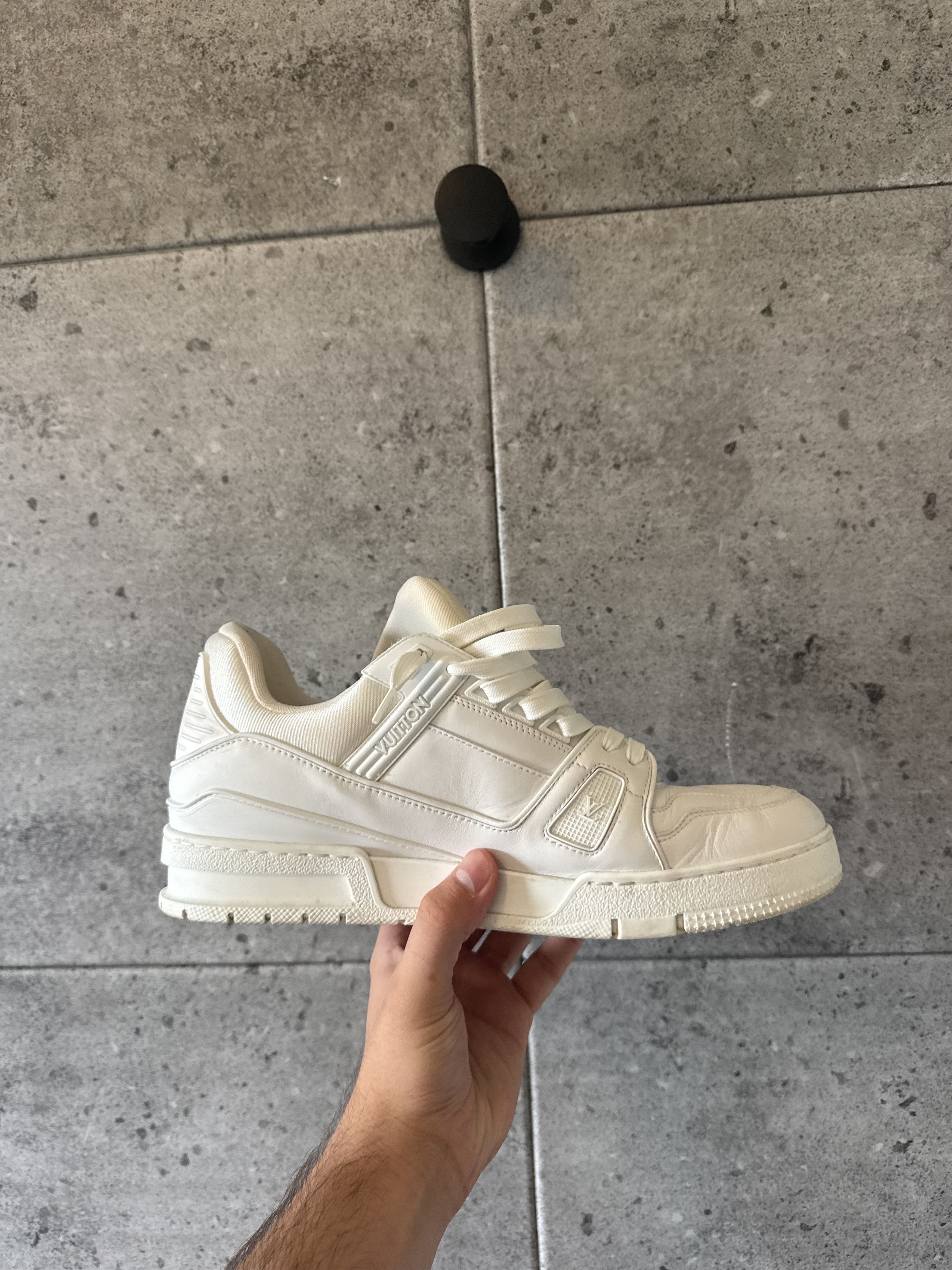 Louis Vuitton Louis Vuitton Virgil abloh all white trainers sneakers Size US 9.5 / EU 42-43 - 11 Thumbnail