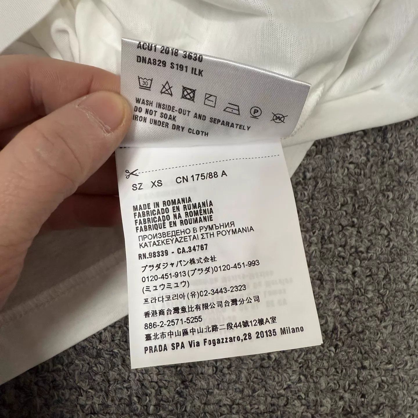 Prada Prada white short sleeve tee XS new Size XS / US 0-2 / IT 36-38 - 6 Thumbnail