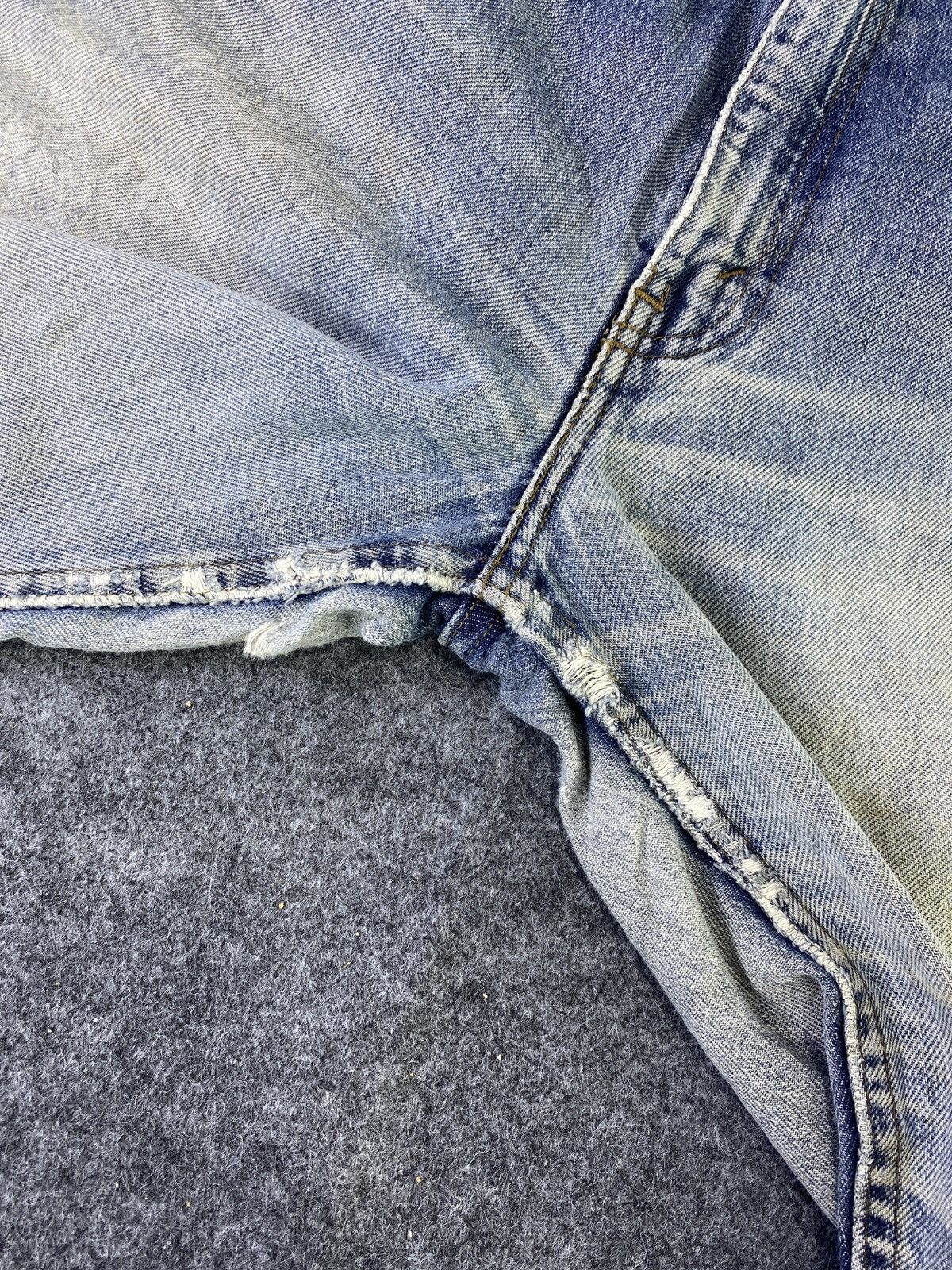 Jean × Levi's × Vintage Vintage Levis 509 Distress Blue Wash Jeans - J930 Size US 32 / EU 48 - 16 Thumbnail