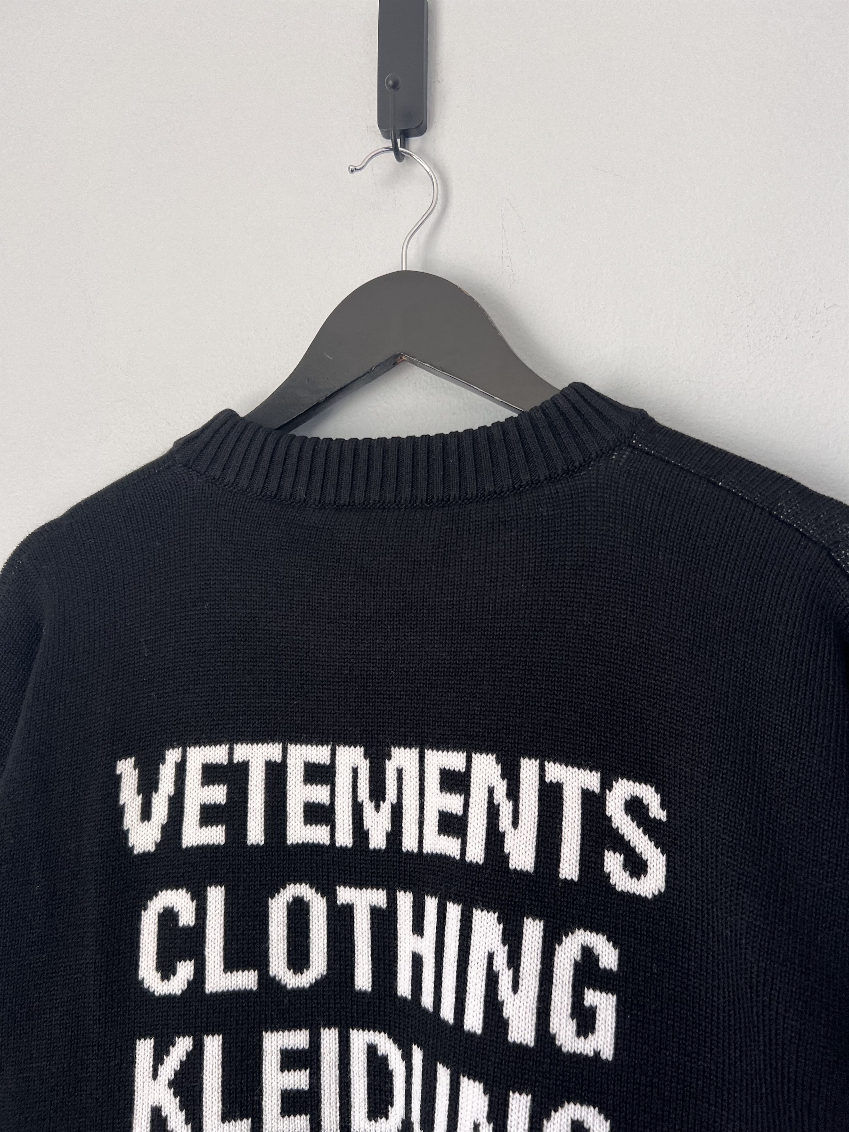 Vetements Vetements Translation Sweater in Black Size US L / EU 52-54 / 3 - 6 Thumbnail