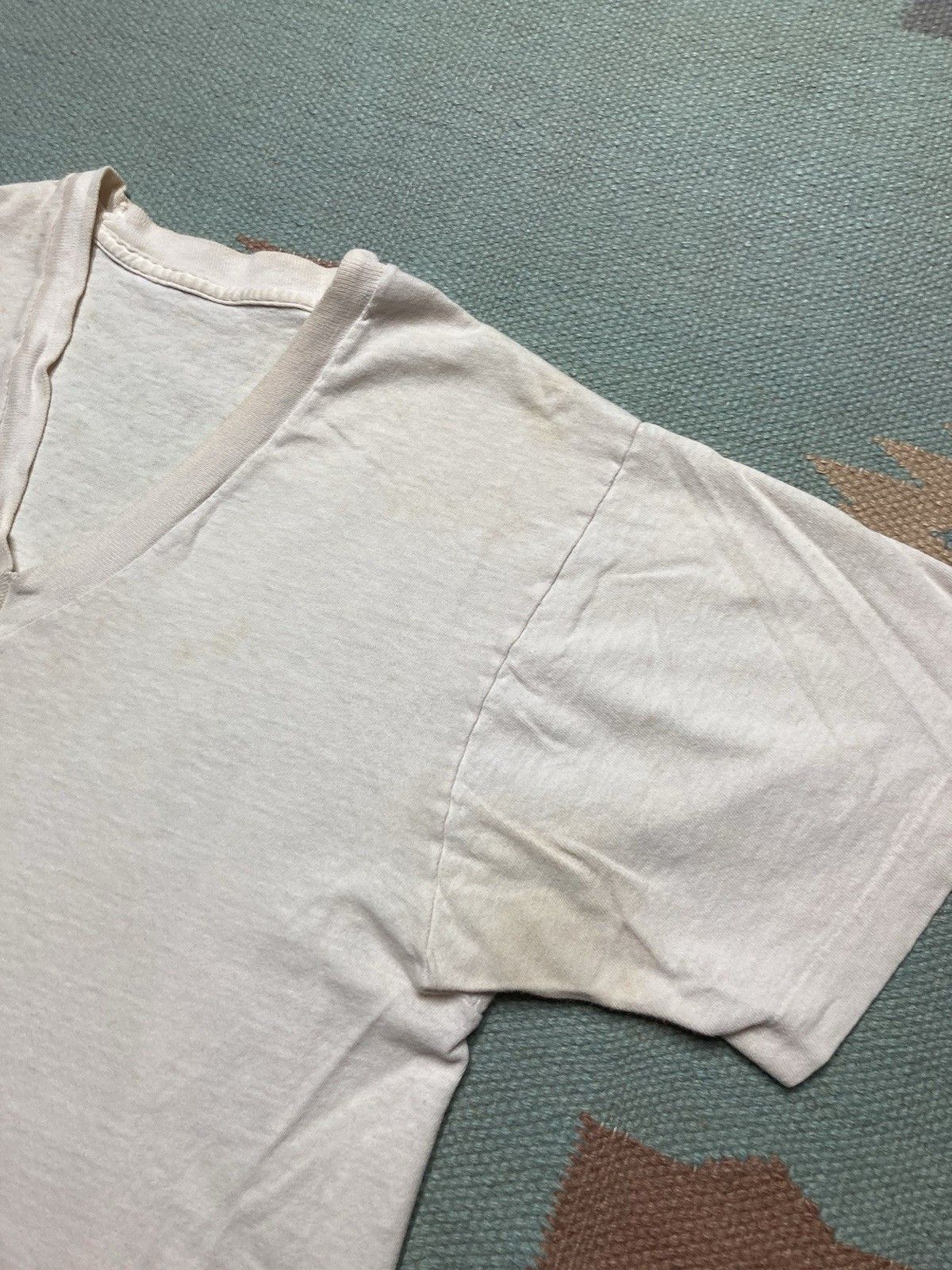 Vintage 70s 80s blank white t shirt v neck grunge soft worn medium Size US M / EU 48-50 / 2 - 4 Thumbnail